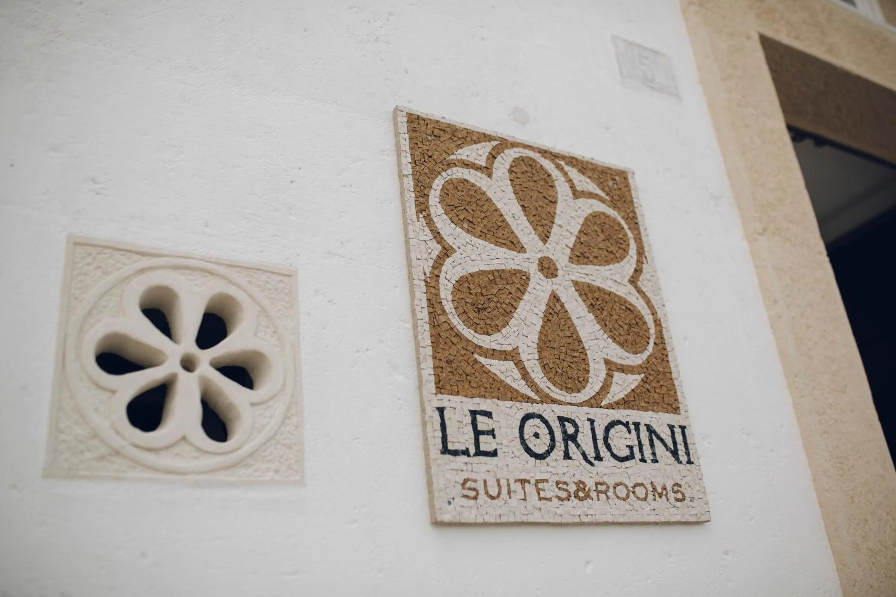 Facade/entrance in Le Origini