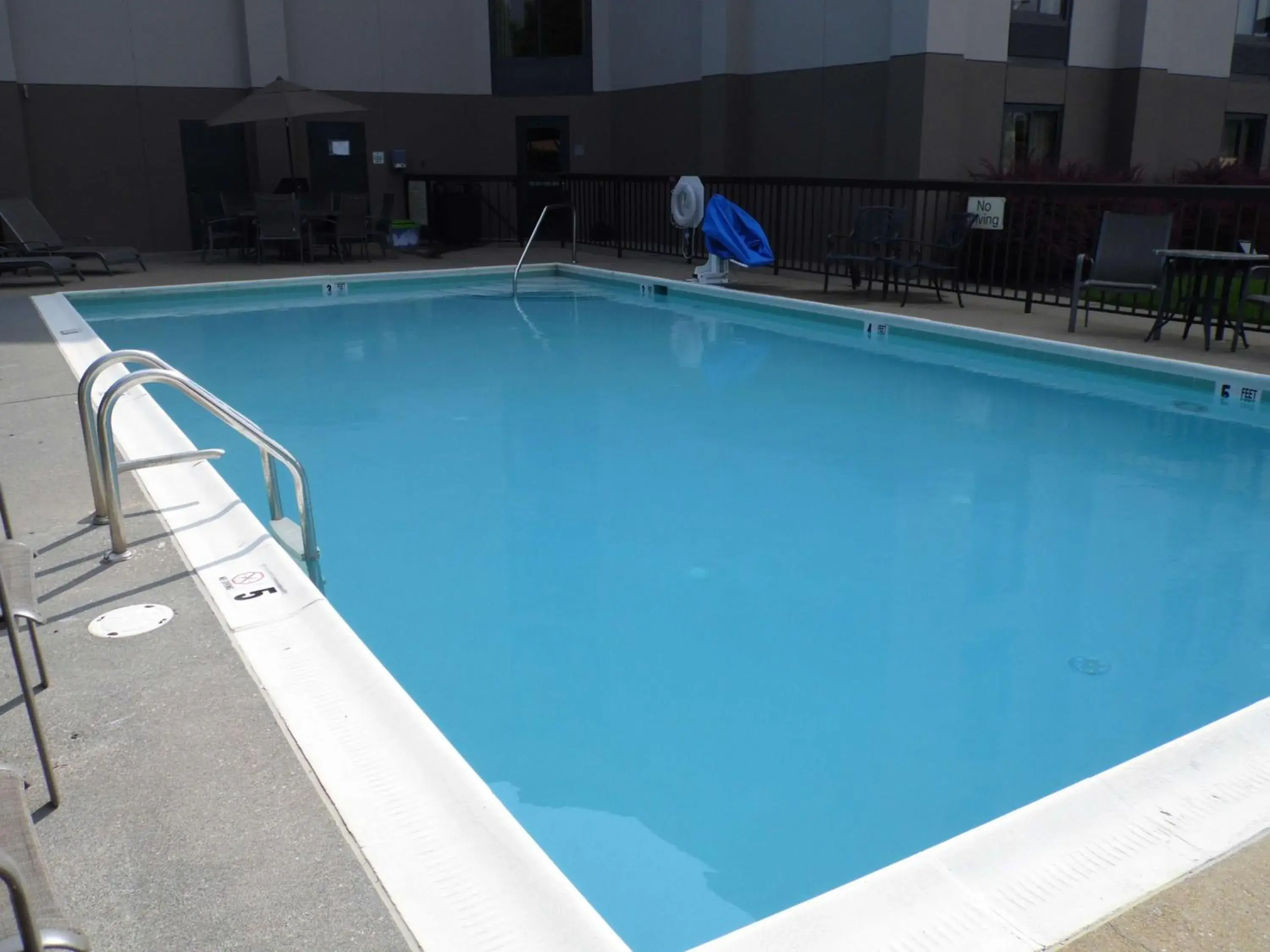 Pool view in Hampton Inn Winchester-University/ Mall Pool view in Hampton Inn Winchester-University/ Mall