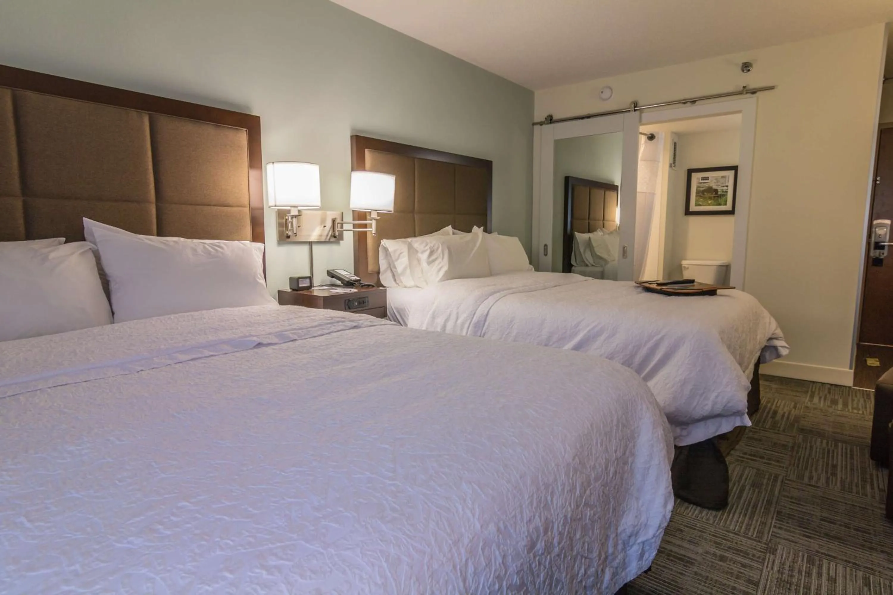 Bed in Hampton Inn Winchester-University/ Mall