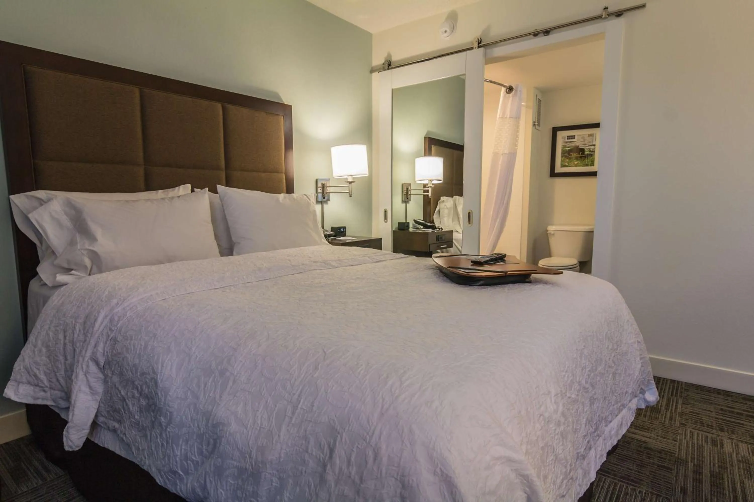 Bed in Hampton Inn Winchester-University/ Mall