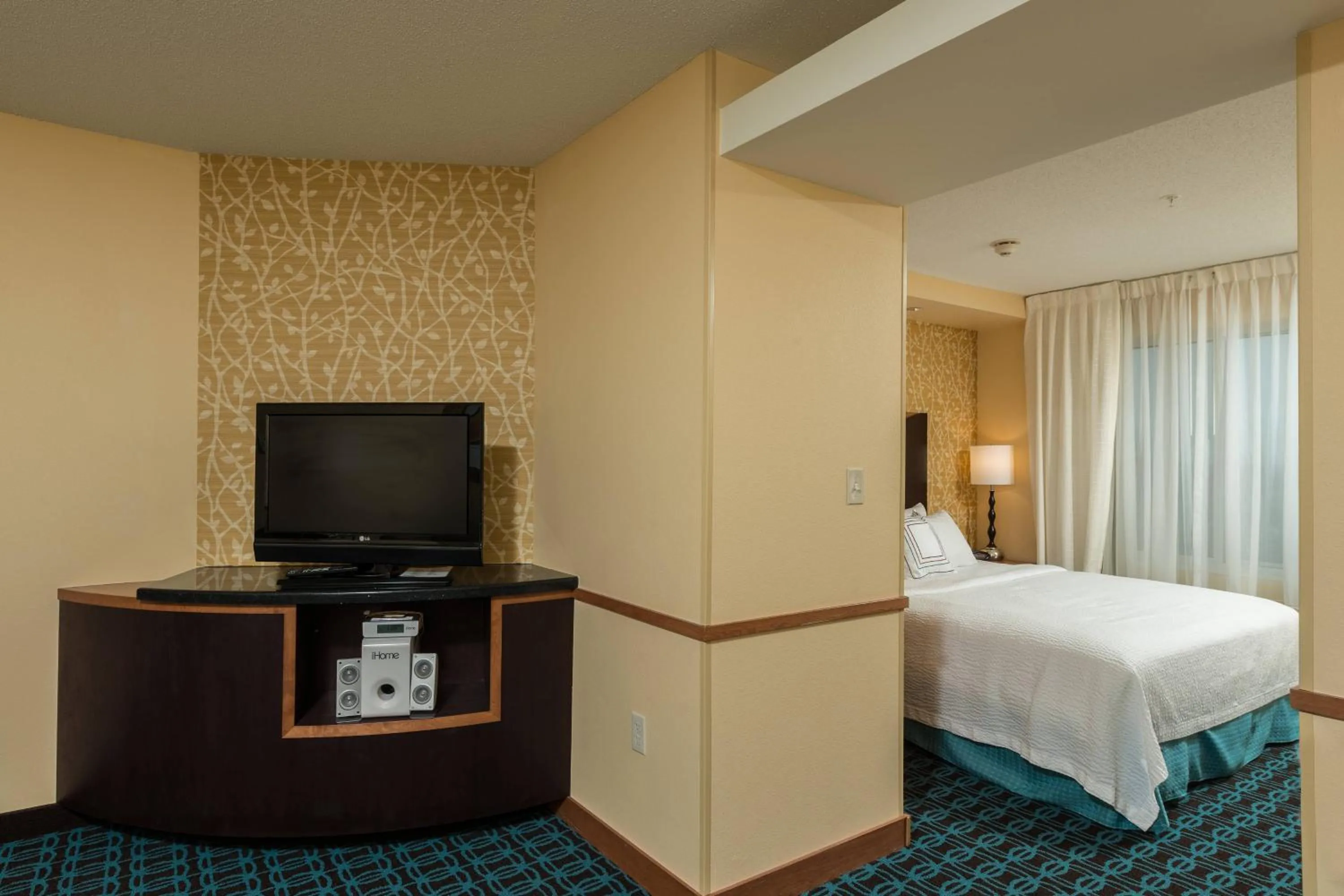 Photo of the whole room, Bed in Fairfield Inn and Suites by Marriott Augusta
