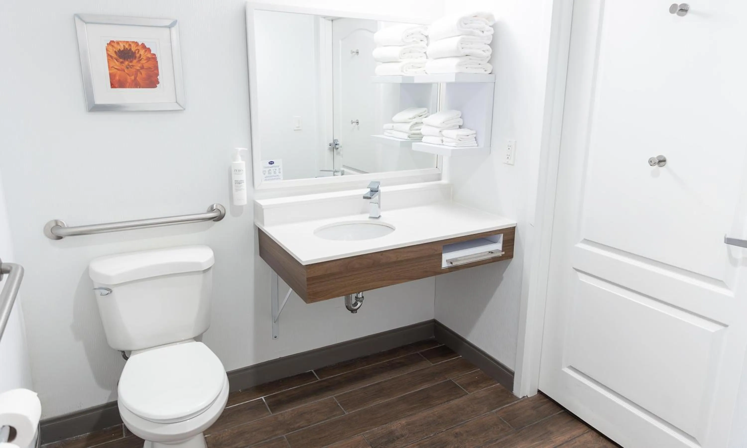 Bathroom in Hampton Inn Williamsport