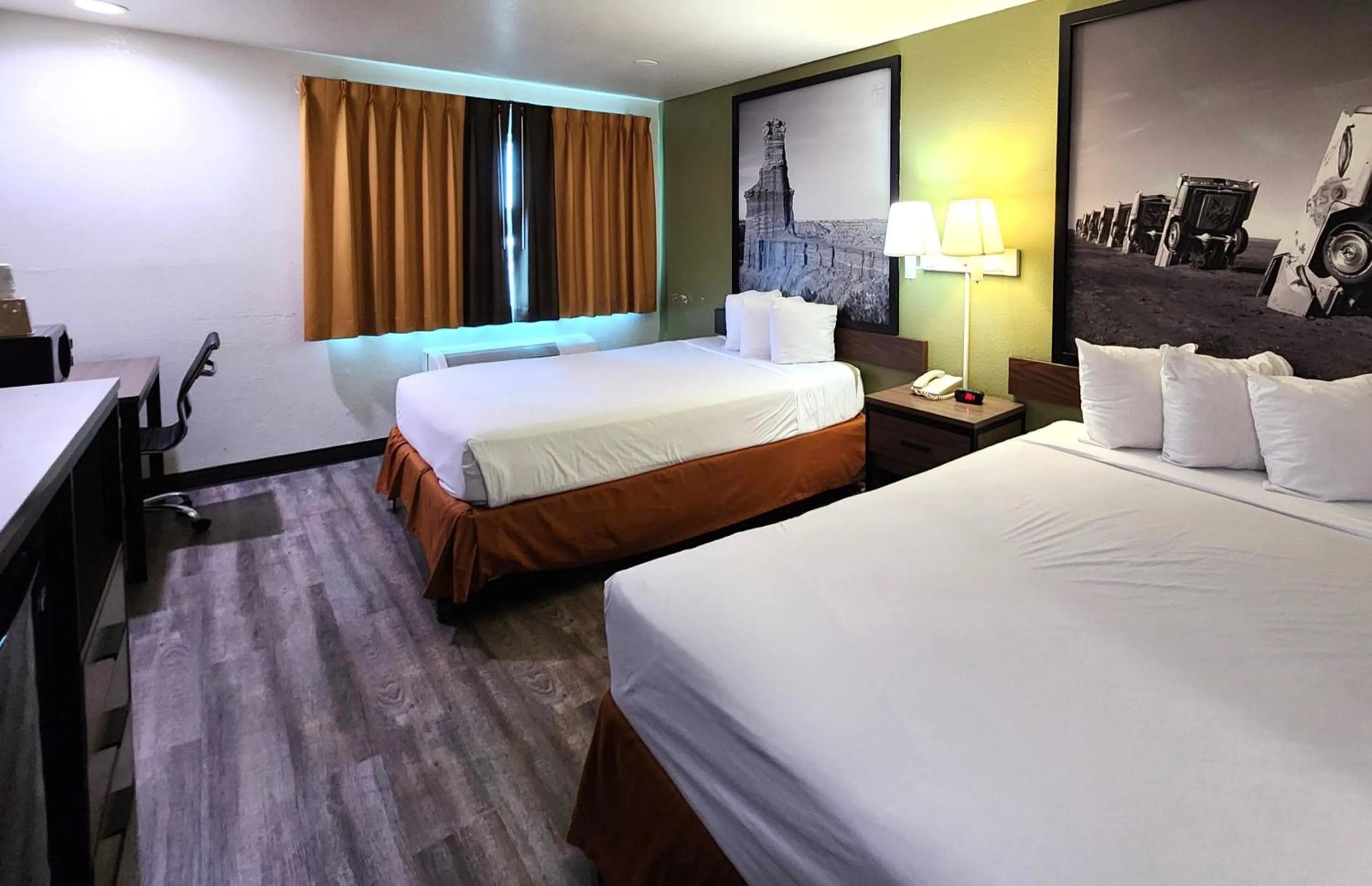 Bedroom, Bed in Super 8 by Wyndham Austin North/University Area