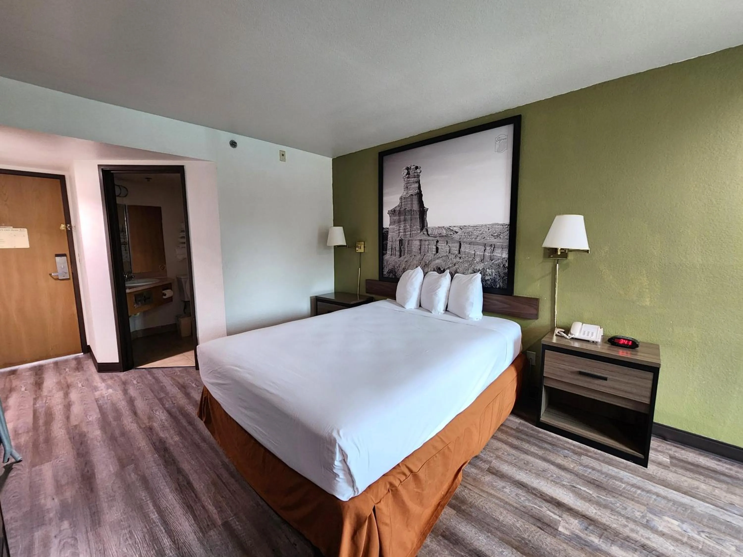 Bedroom, Bed in Super 8 by Wyndham Austin North/University Area