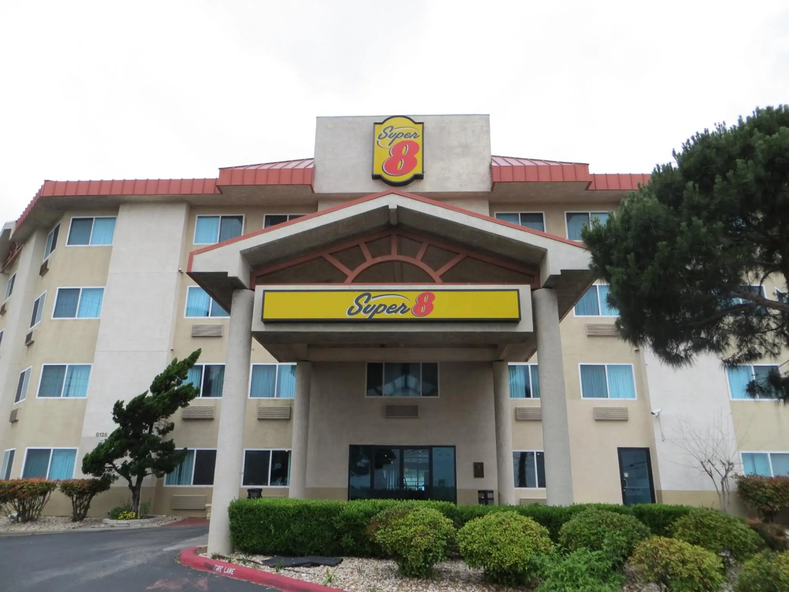 Facade/entrance in Super 8 by Wyndham Austin North/University Area Facade/entrance in Super 8 by Wyndham Austin North/University Area