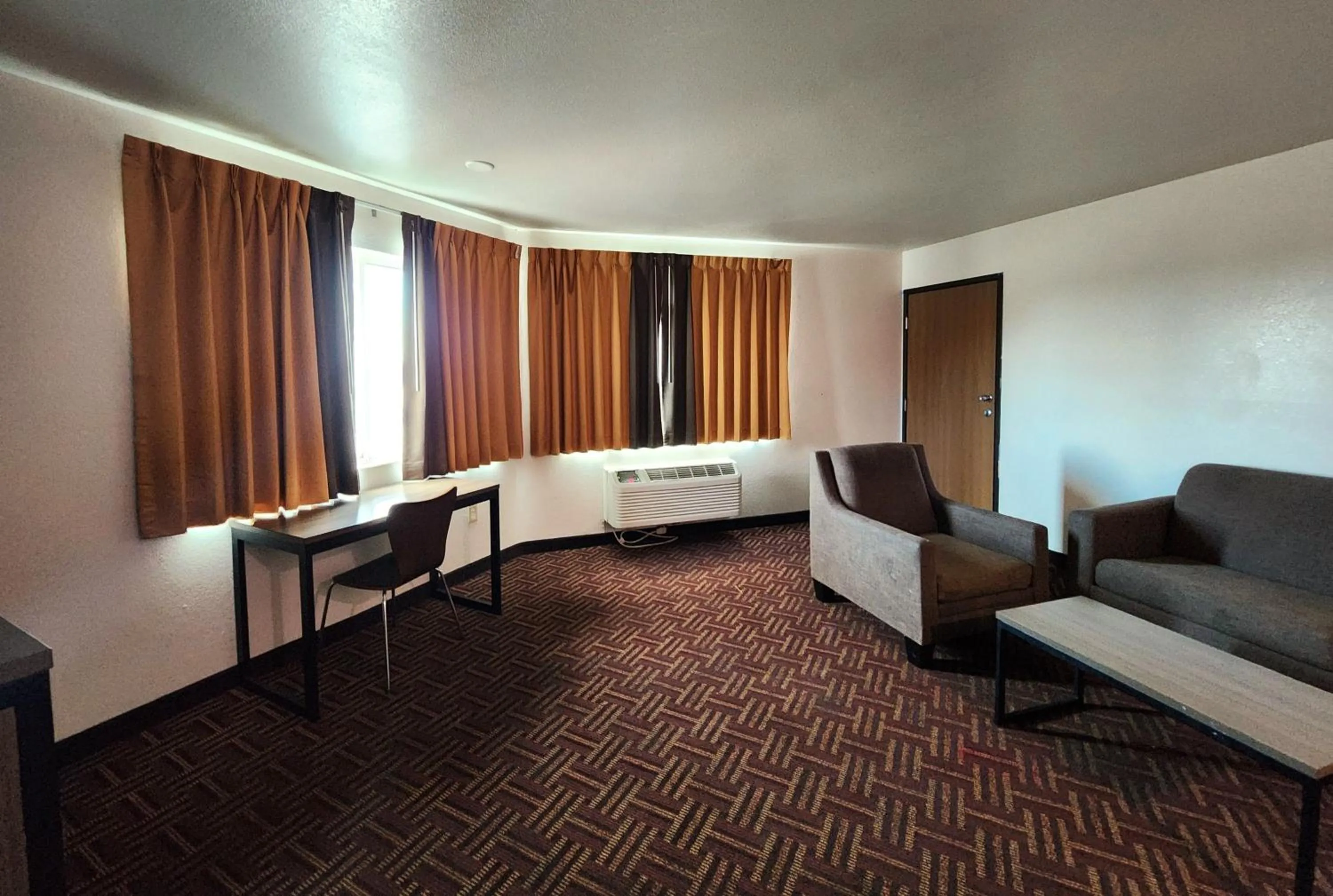 Seating area, Bed in Super 8 by Wyndham Austin North/University Area