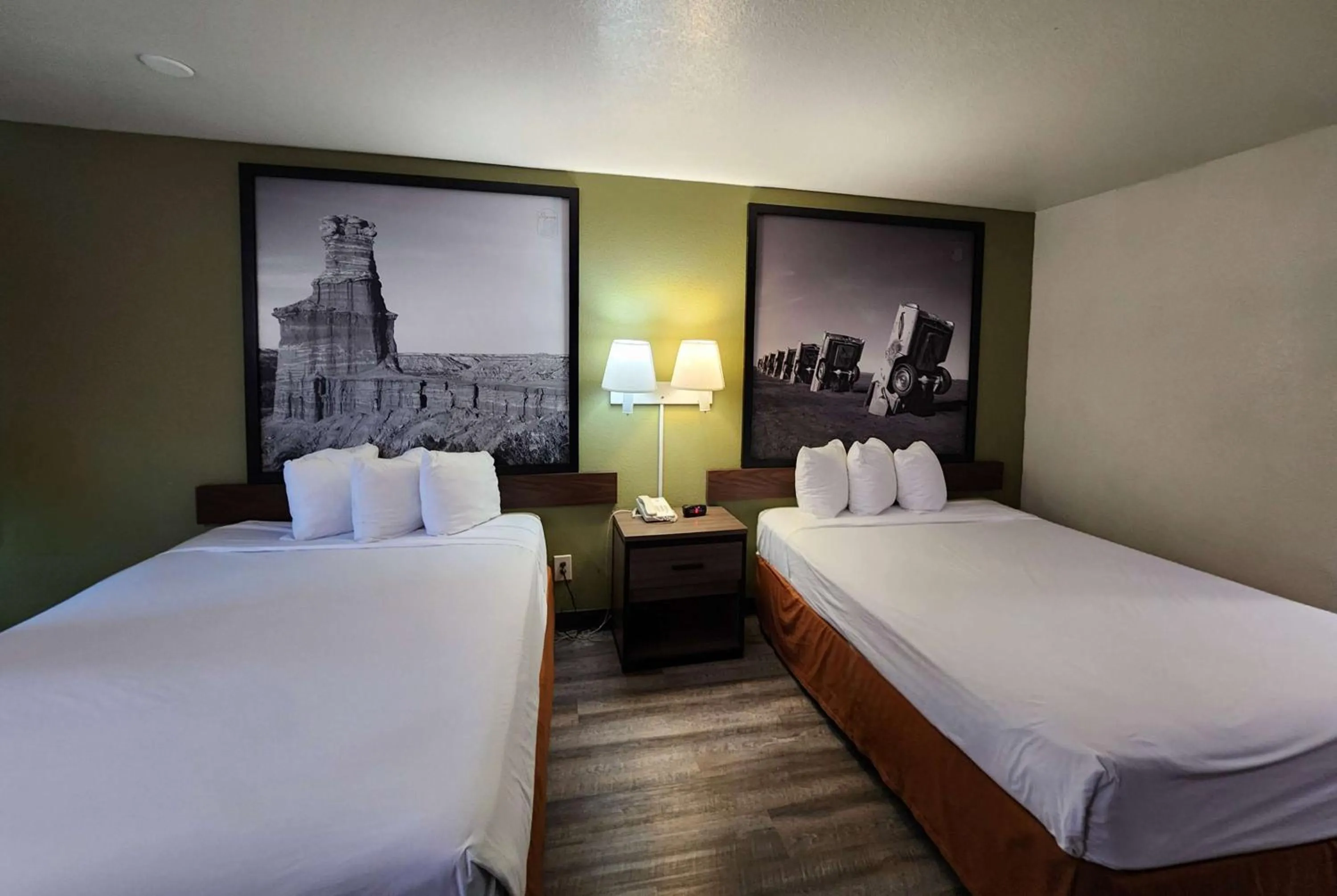 Photo of the whole room, Bed in Super 8 by Wyndham Austin North/University Area