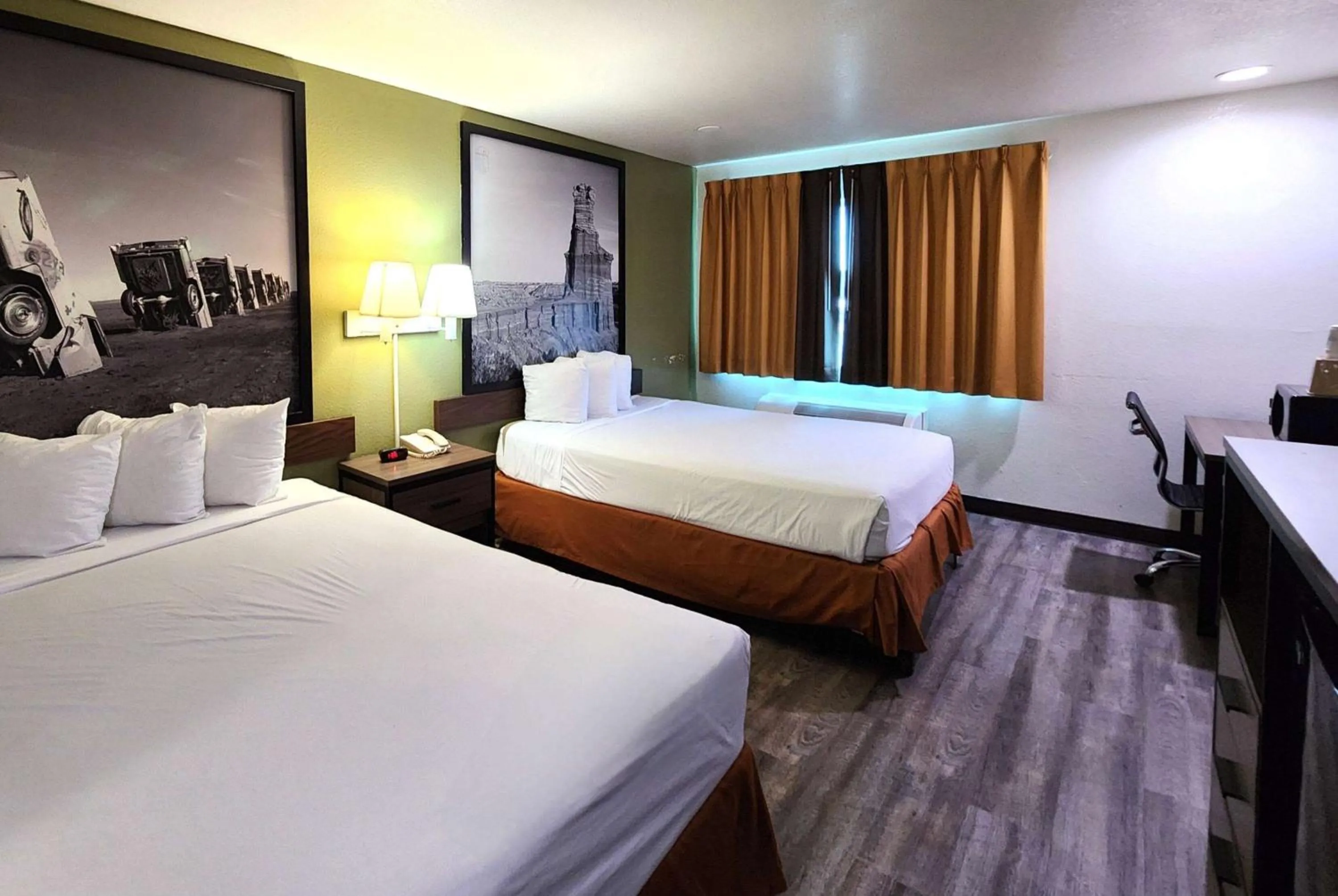 Photo of the whole room, Bed in Super 8 by Wyndham Austin North/University Area