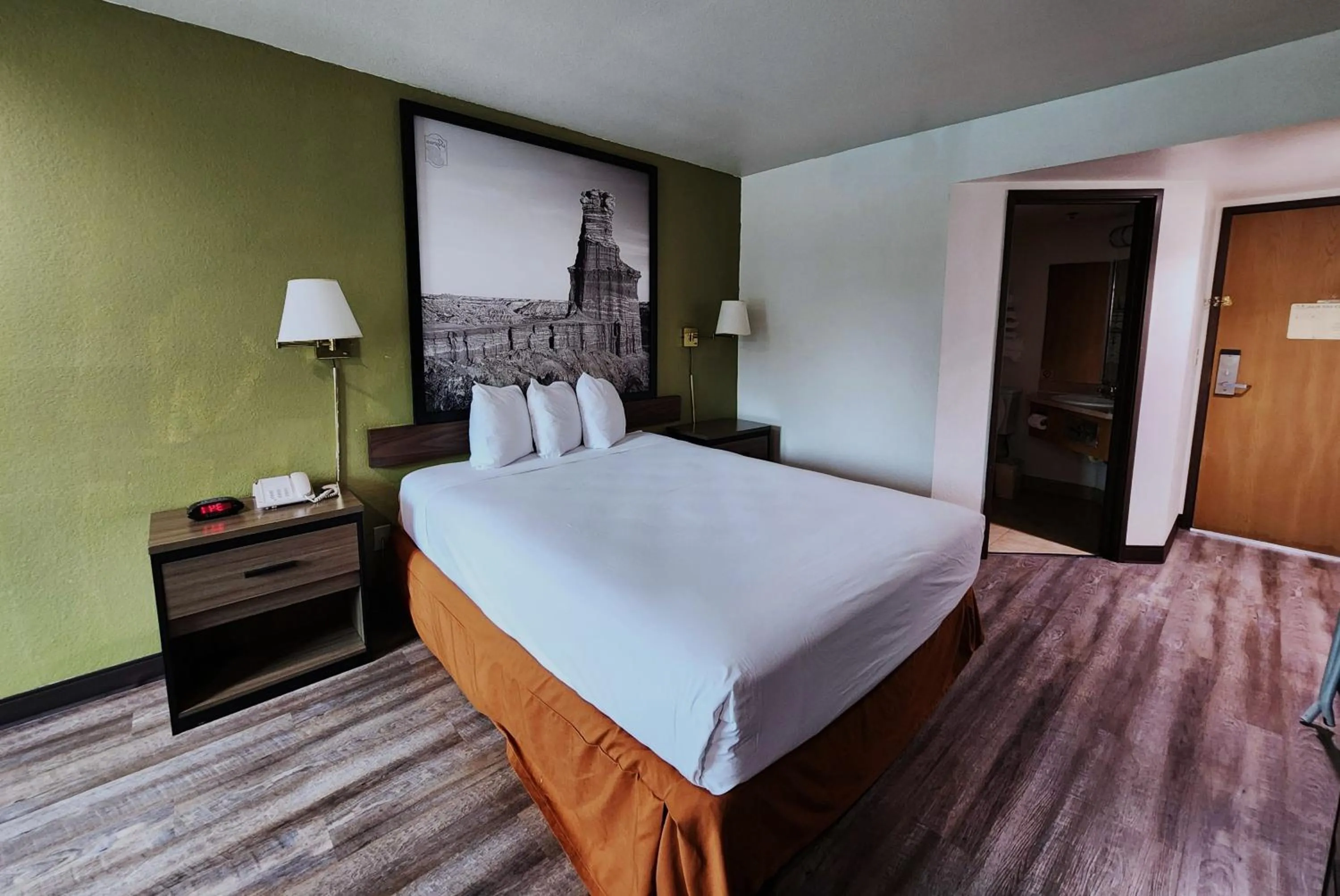 Bedroom, Bed in Super 8 by Wyndham Austin North/University Area