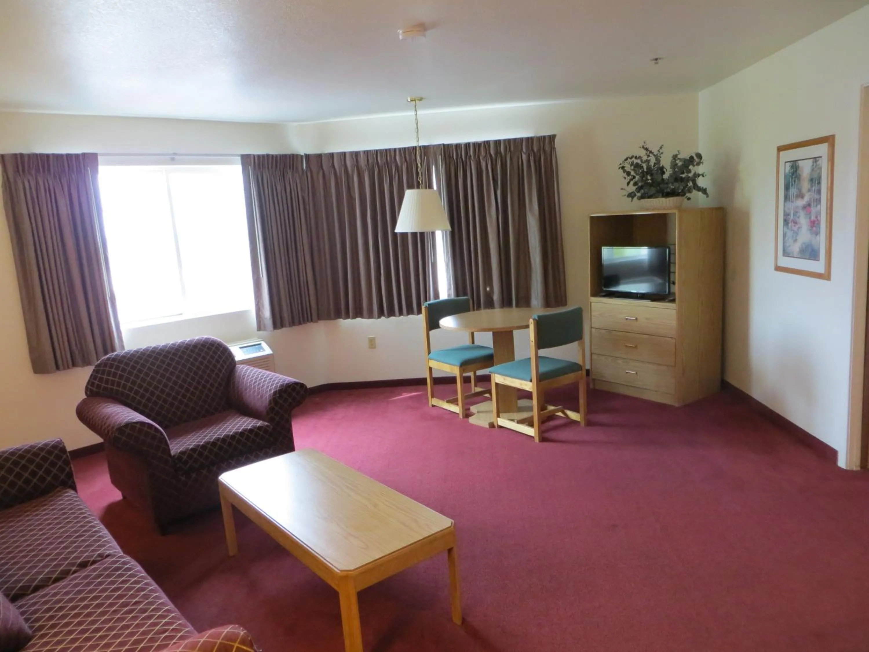 Photo of the whole room in Super 8 by Wyndham Austin North/University Area