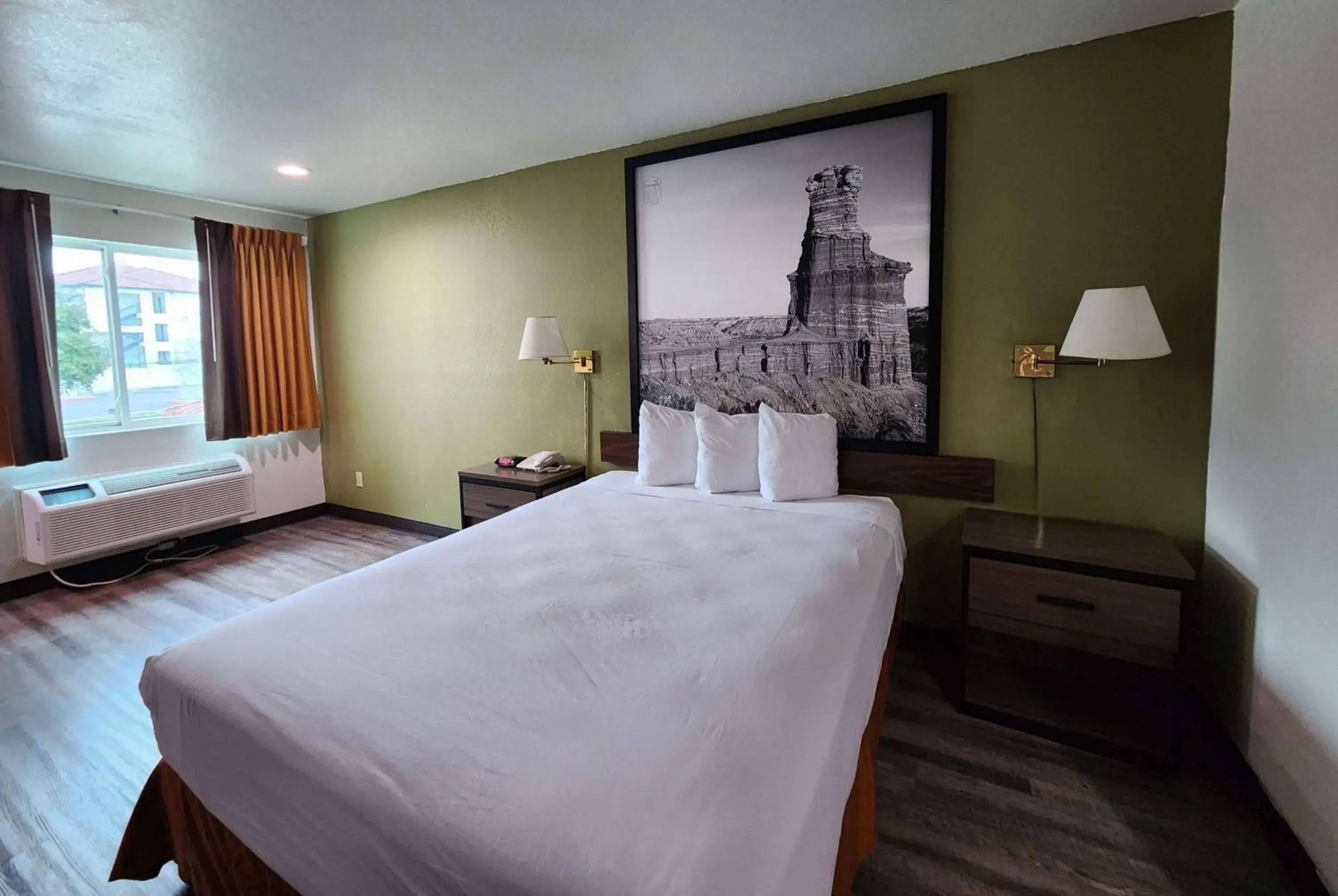 Photo of the whole room, Bed in Super 8 by Wyndham Austin North/University Area Photo of the whole room, Bed in Super 8 by Wyndham Austin North/University Area