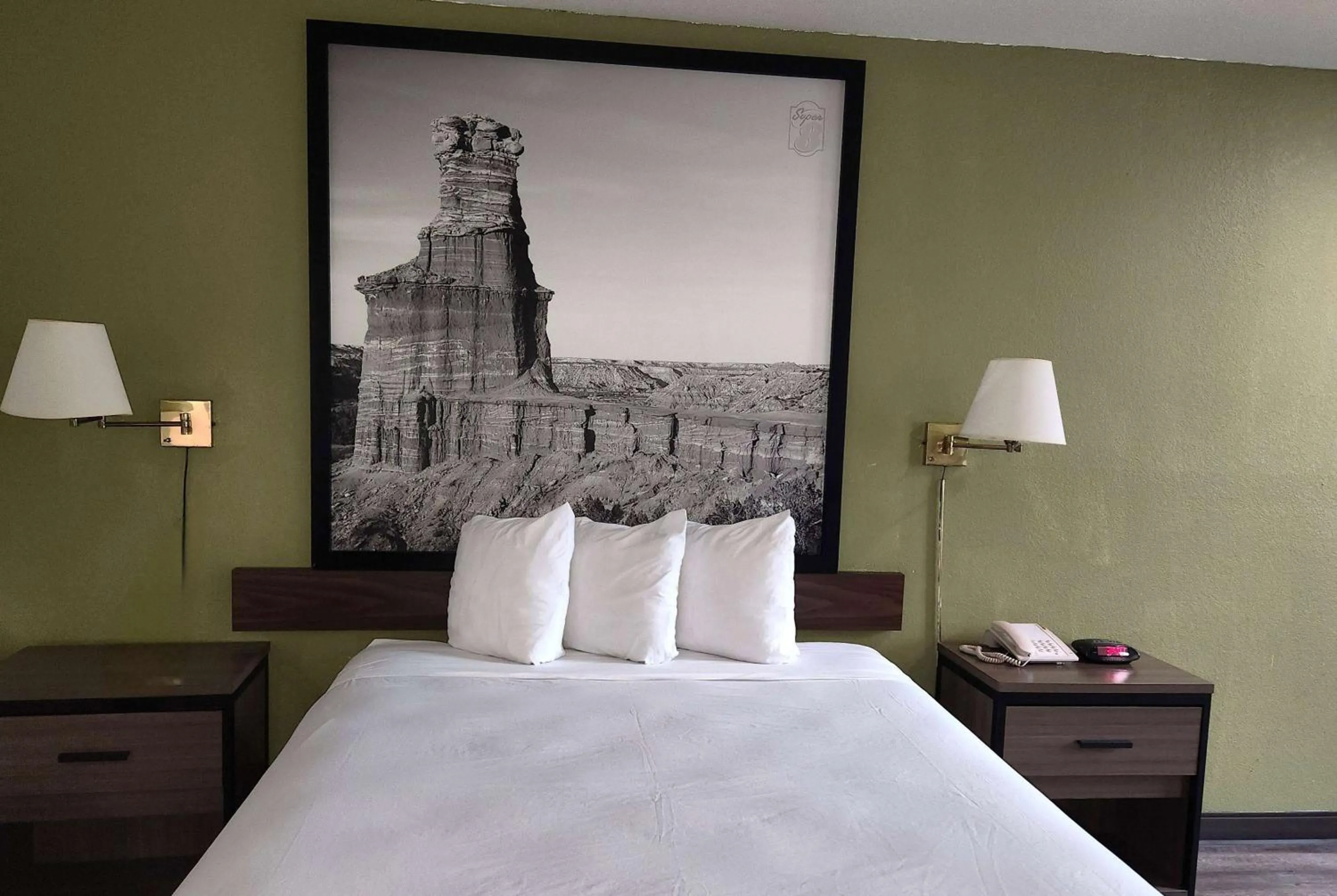 Photo of the whole room, Bed in Super 8 by Wyndham Austin North/University Area