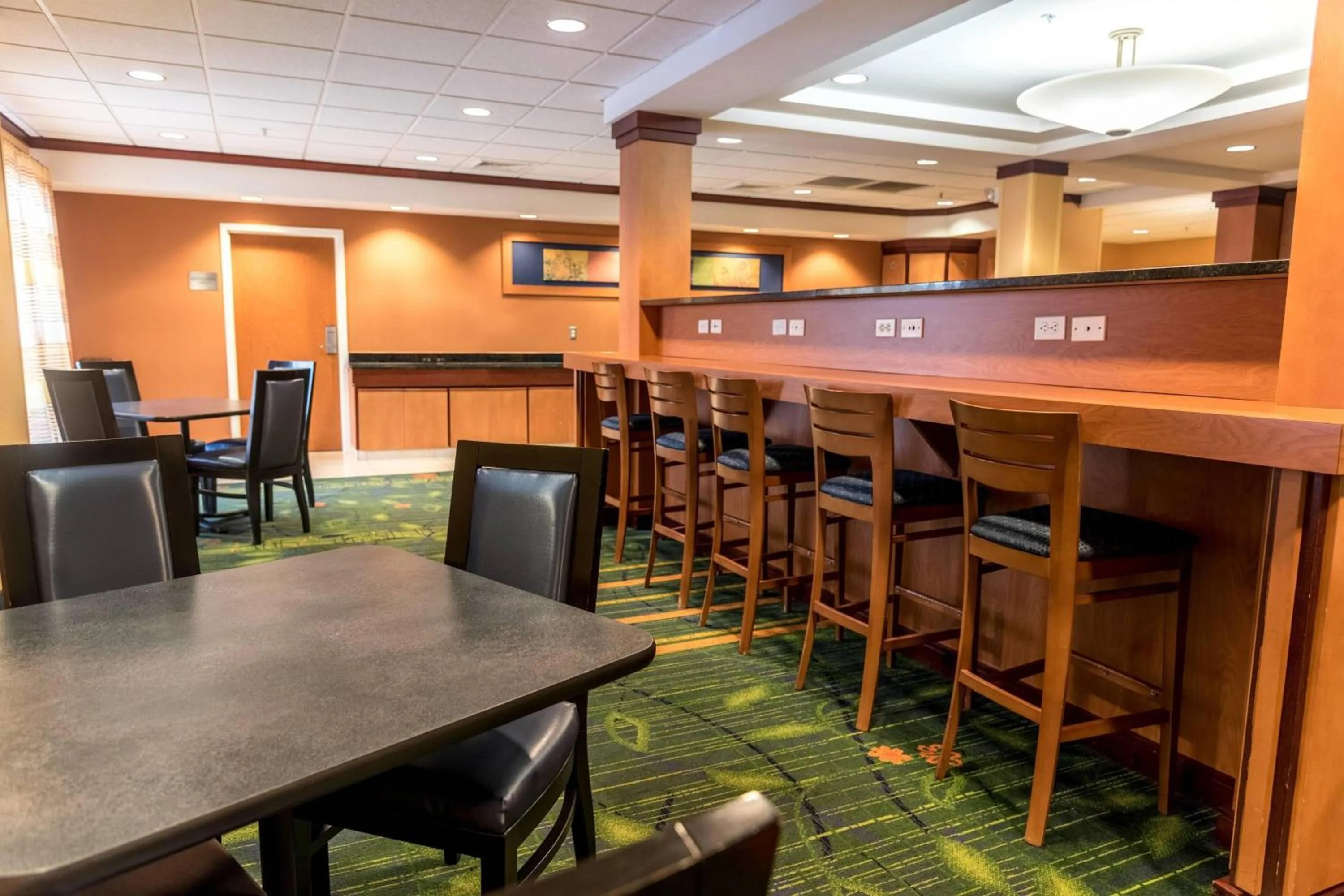 Breakfast in Fairfield Inn & Suites by Marriott Muskegon Norton Shores