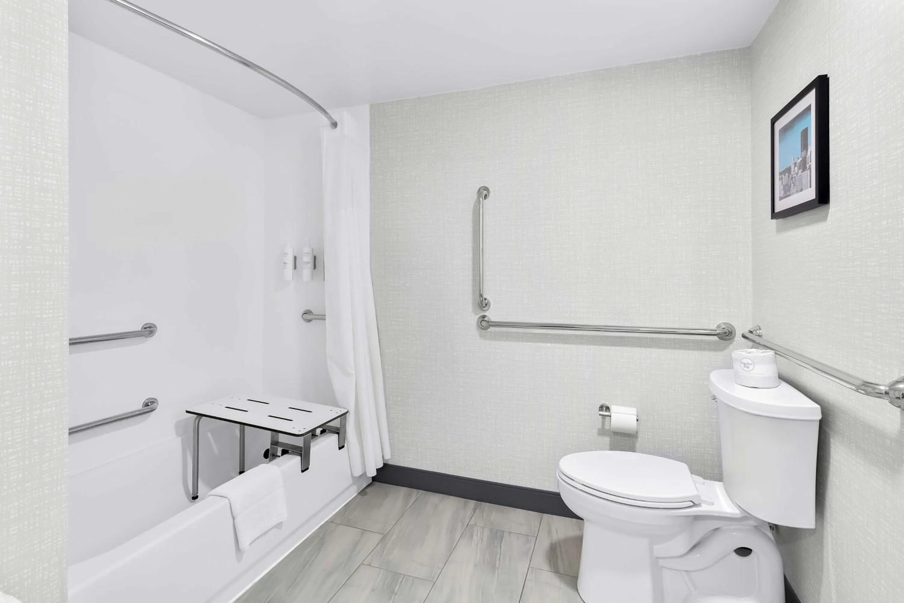 Bathroom in Hampton Inn Washington