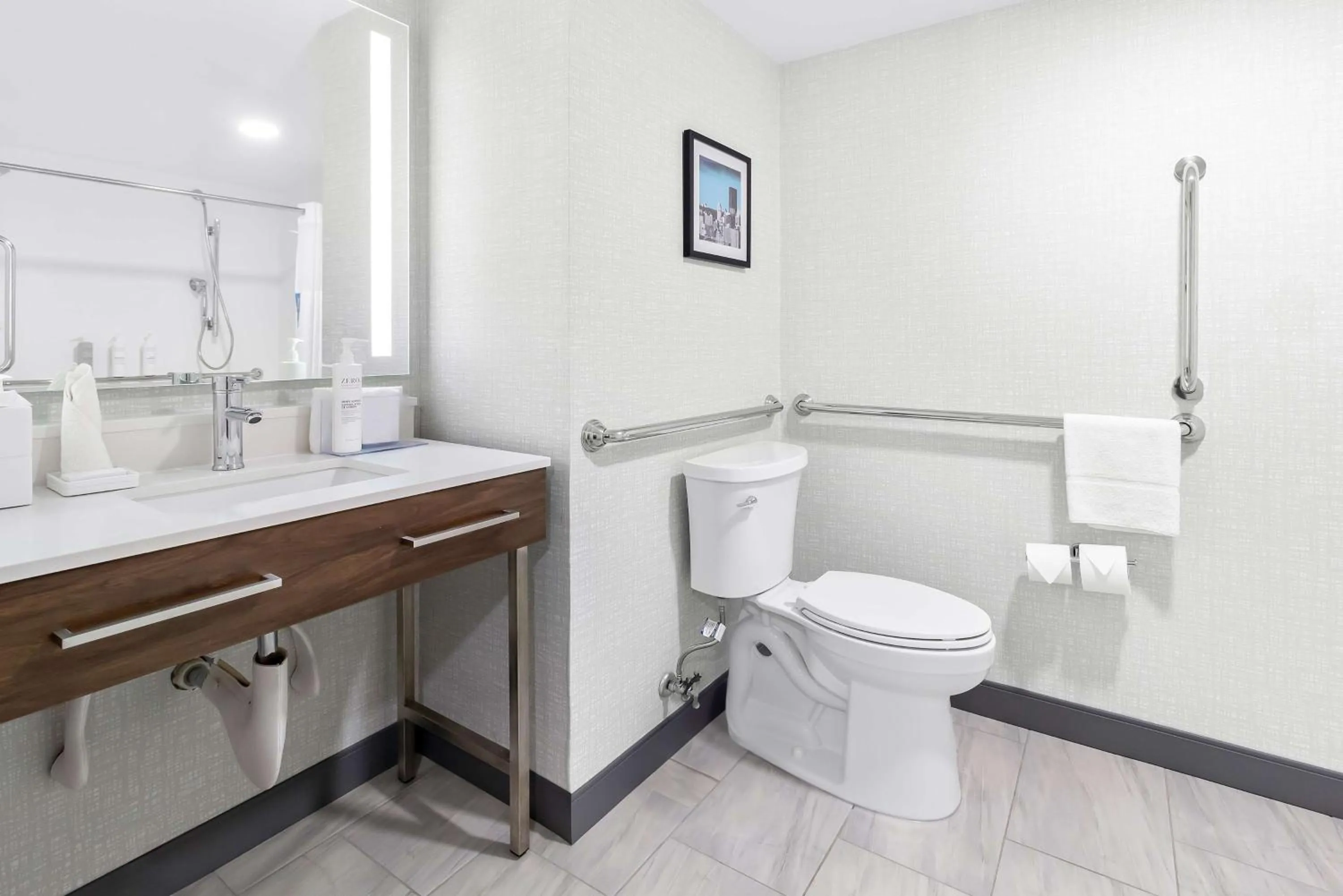 Bathroom in Hampton Inn Washington