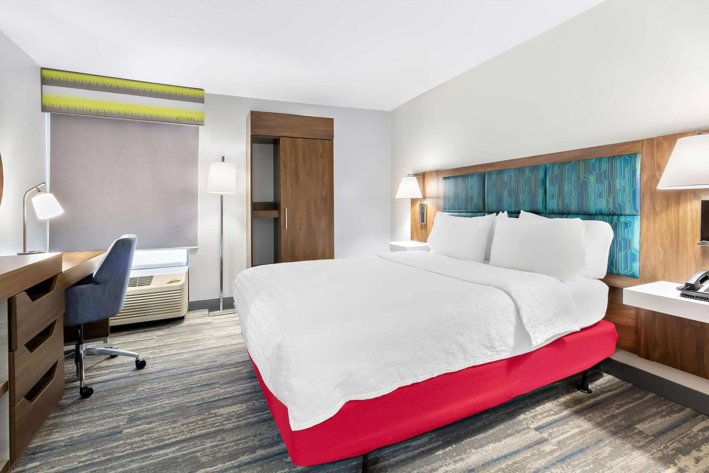 Bedroom, Bed in Hampton Inn Washington