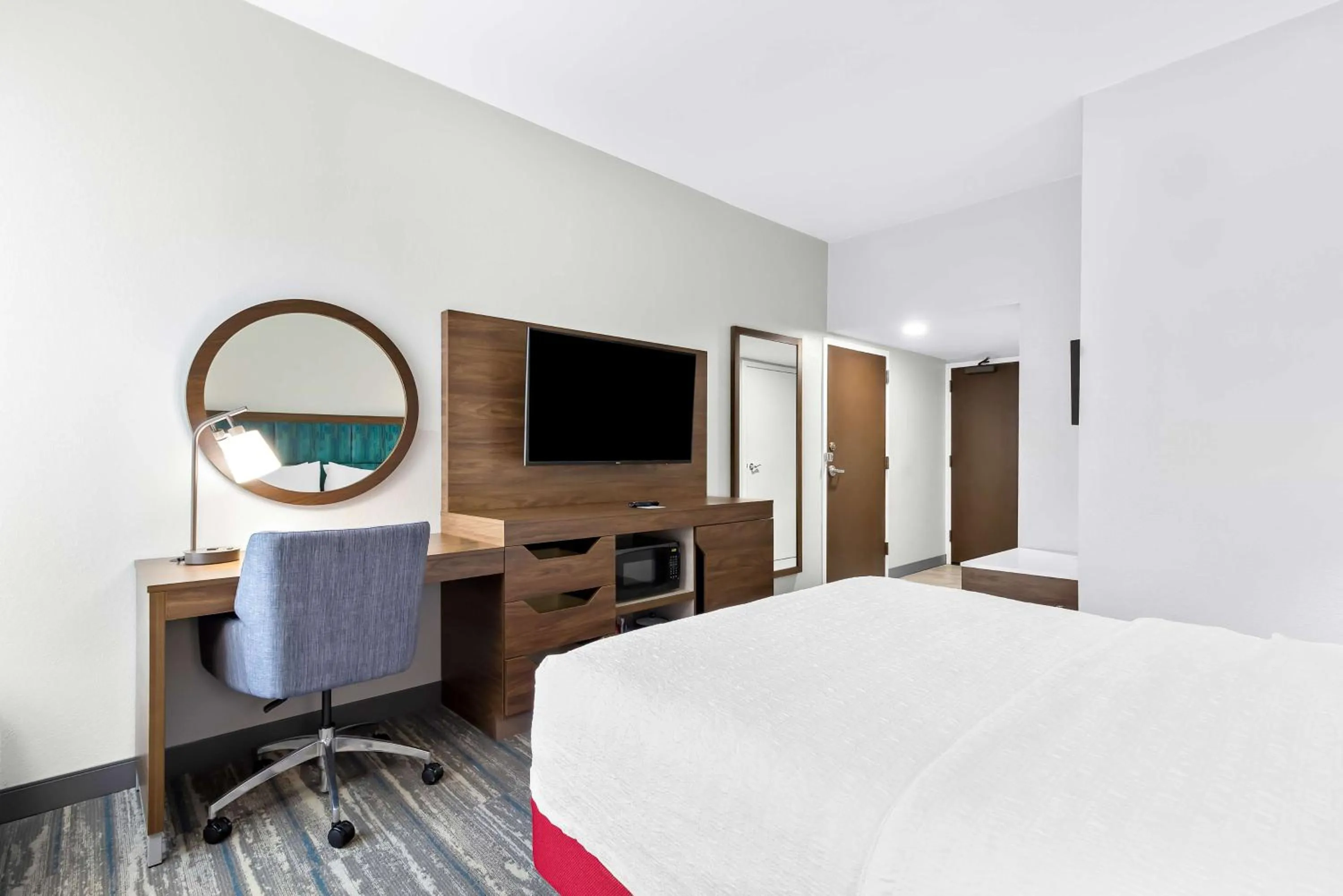 Bedroom, Bed in Hampton Inn Washington