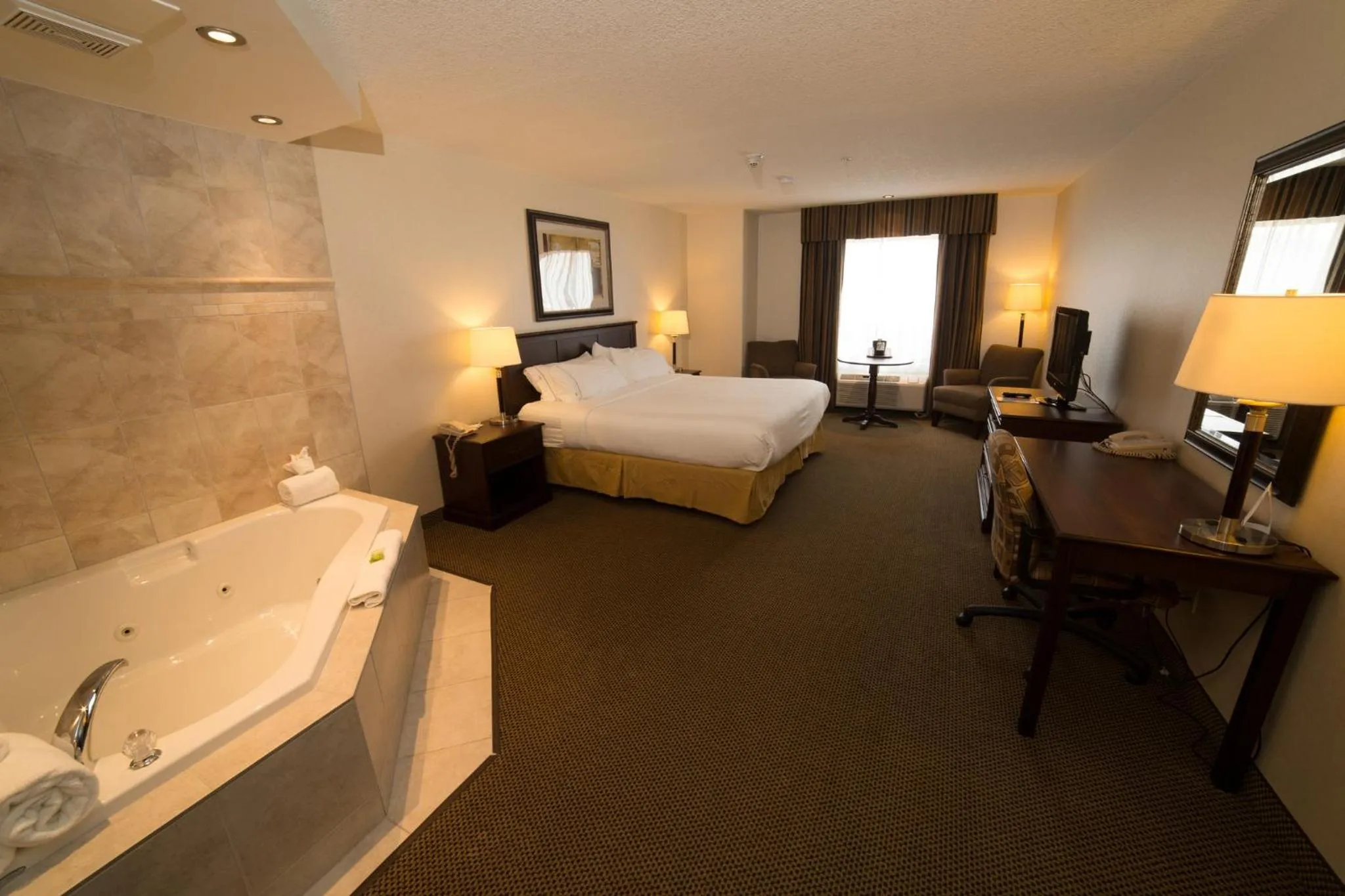 Photo of the whole room, Bed in Holiday Inn Express & Suites Whitecourt by IHG