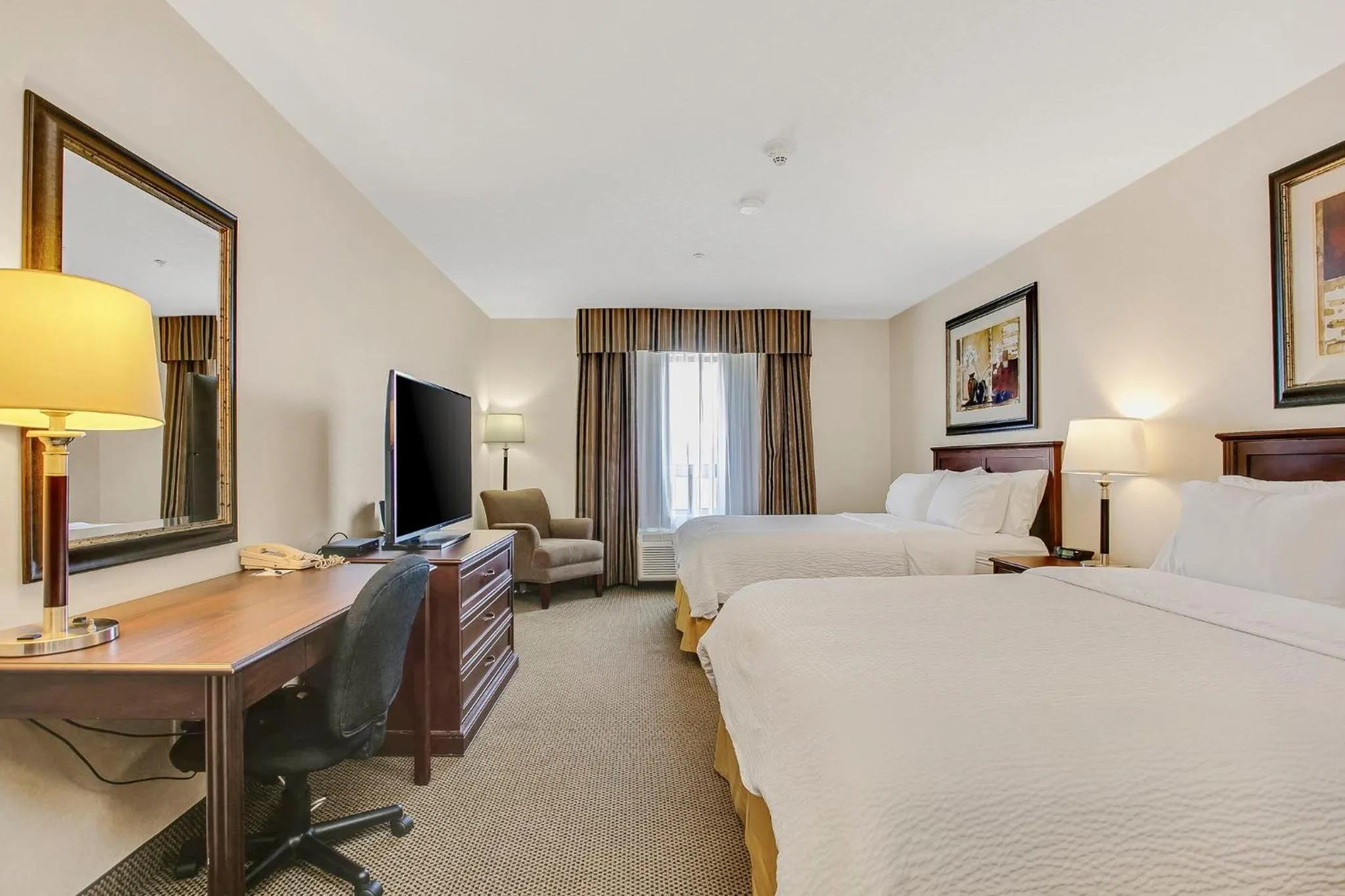 Photo of the whole room, Bed in Holiday Inn Express & Suites Whitecourt by IHG