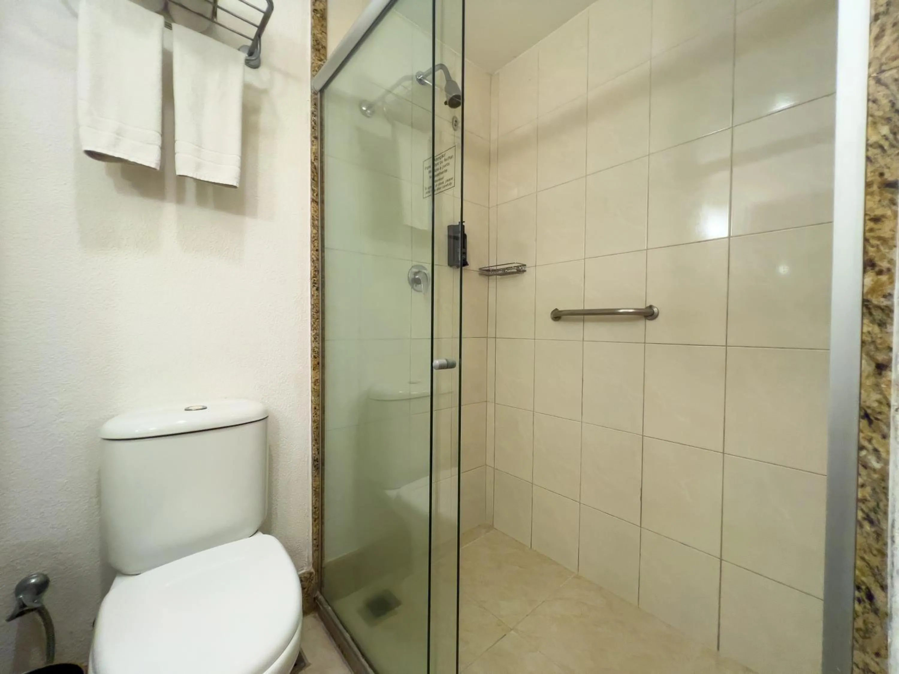 King Room - Disability Access in Praiamar Express Hotel