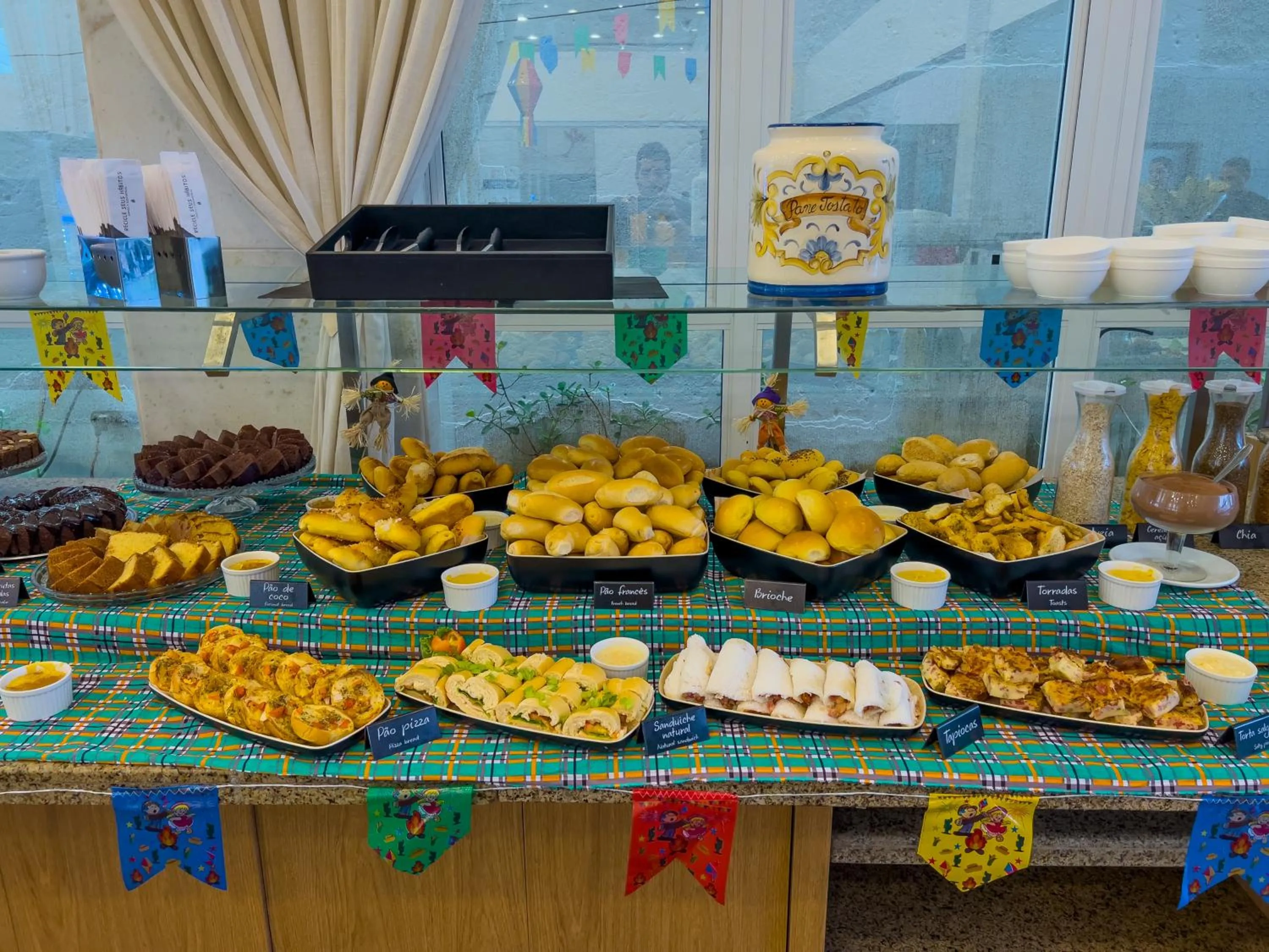 Restaurant/places to eat in Praiamar Express Hotel