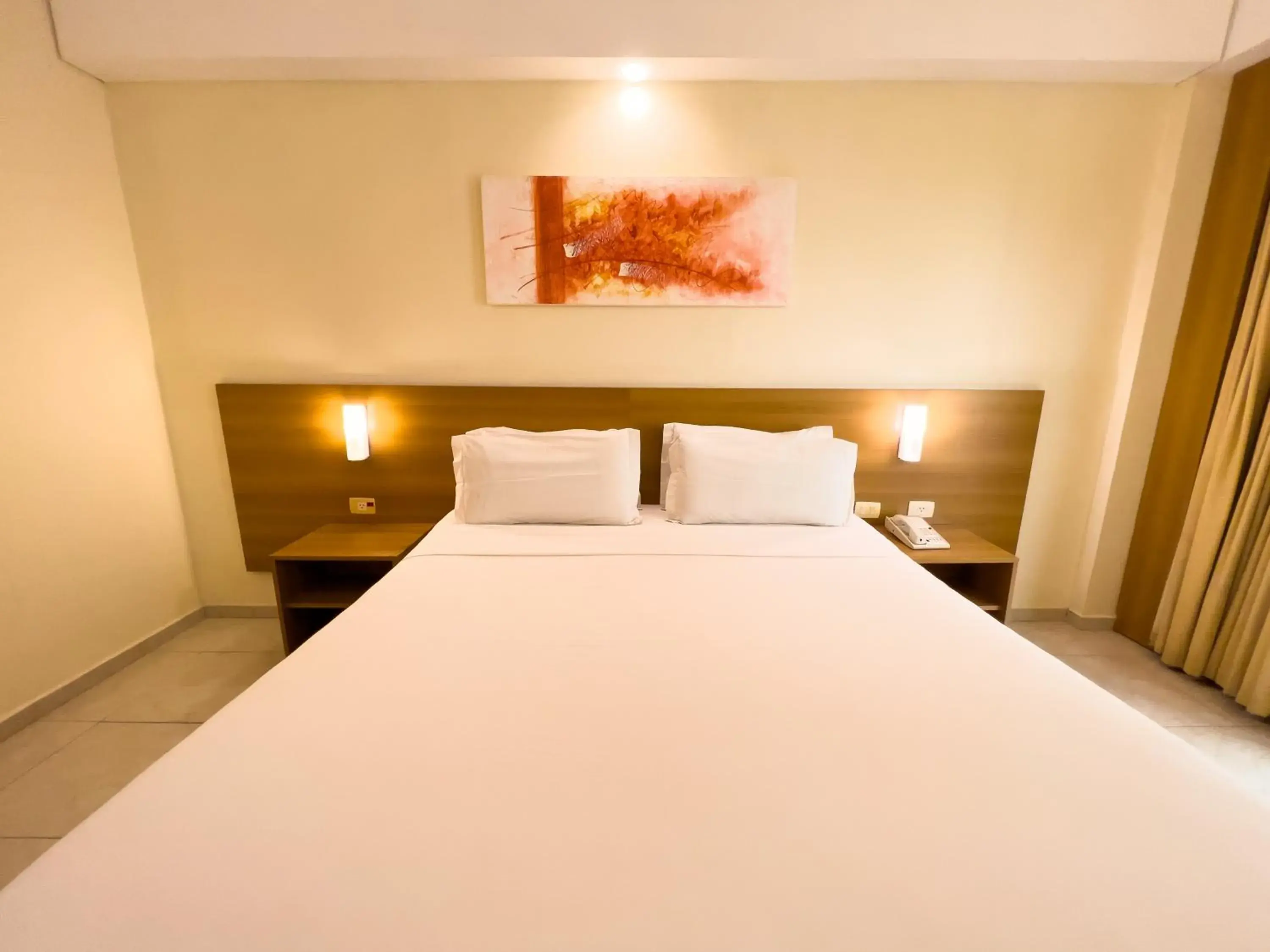 King Room - Disability Access in Praiamar Express Hotel King Room - Disability Access in Praiamar Express Hotel