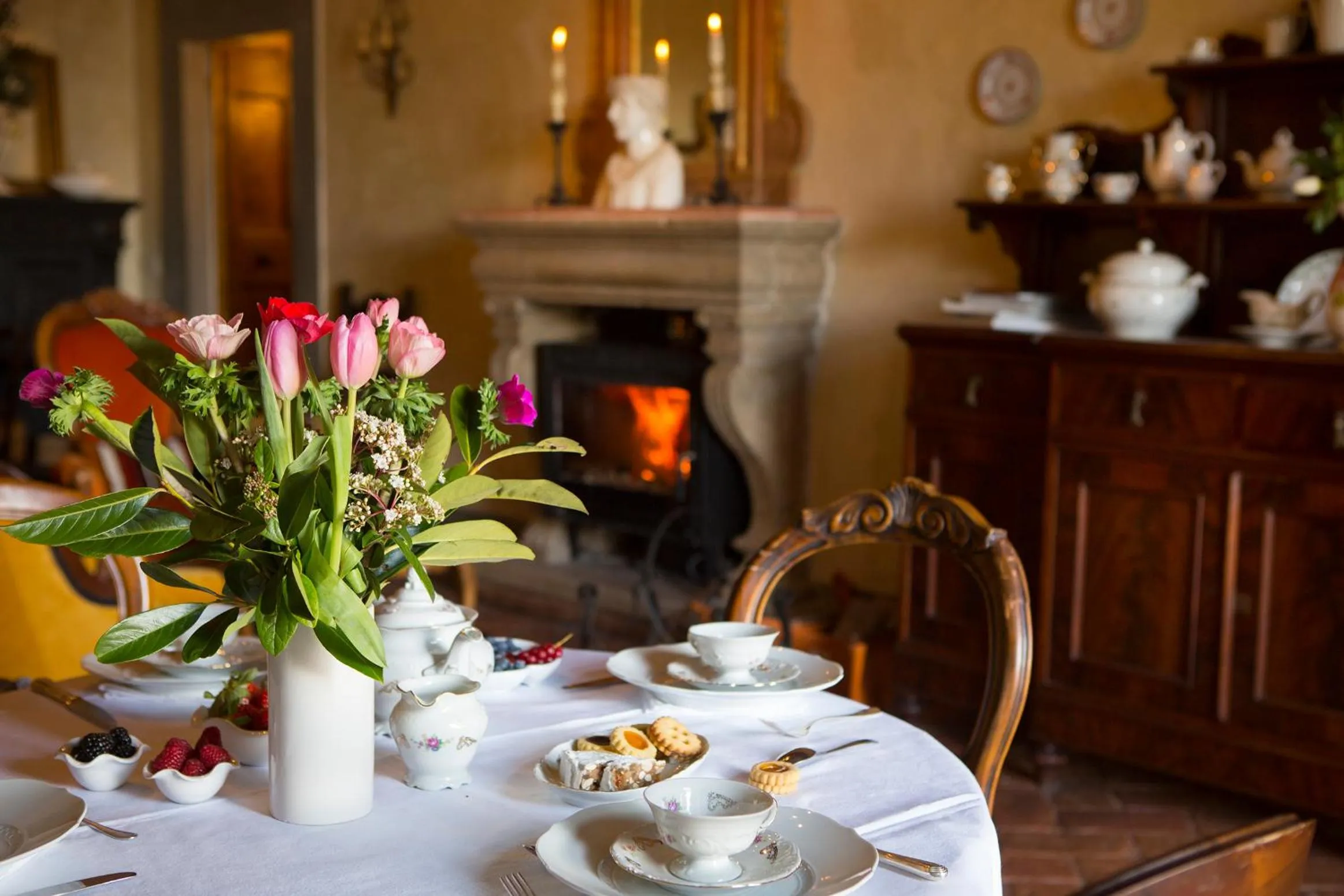 Communal lounge/ TV room in Villa Fillinelle