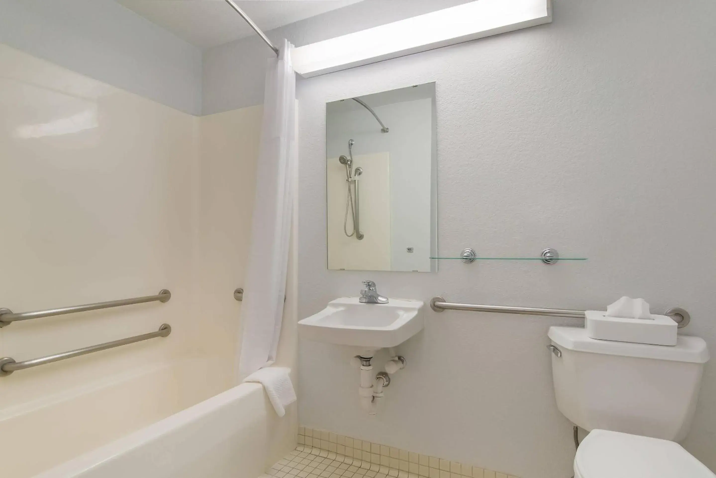 Bedroom in MainStay Suites Raleigh - Cary Bedroom in MainStay Suites Raleigh - Cary