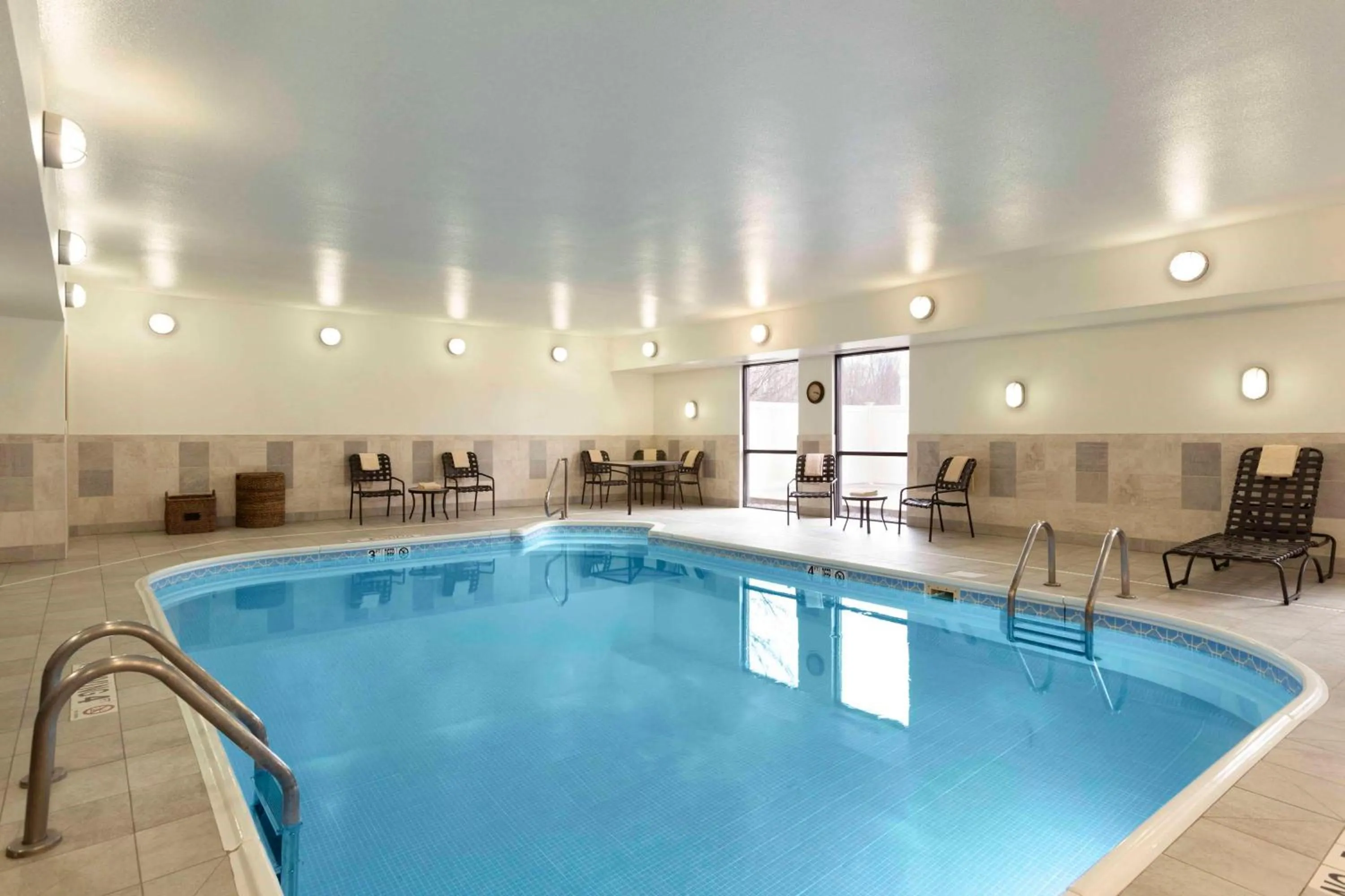 Pool view in Hampton Inn Youngstown/Boardman