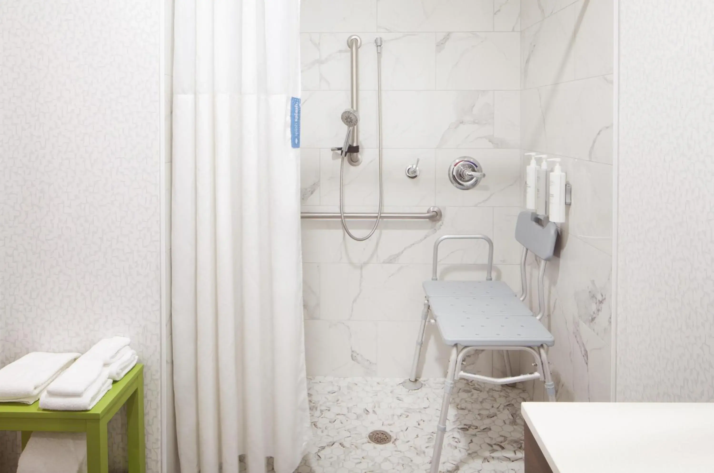 Bathroom in Hampton Inn Youngstown/Boardman Bathroom in Hampton Inn Youngstown/Boardman