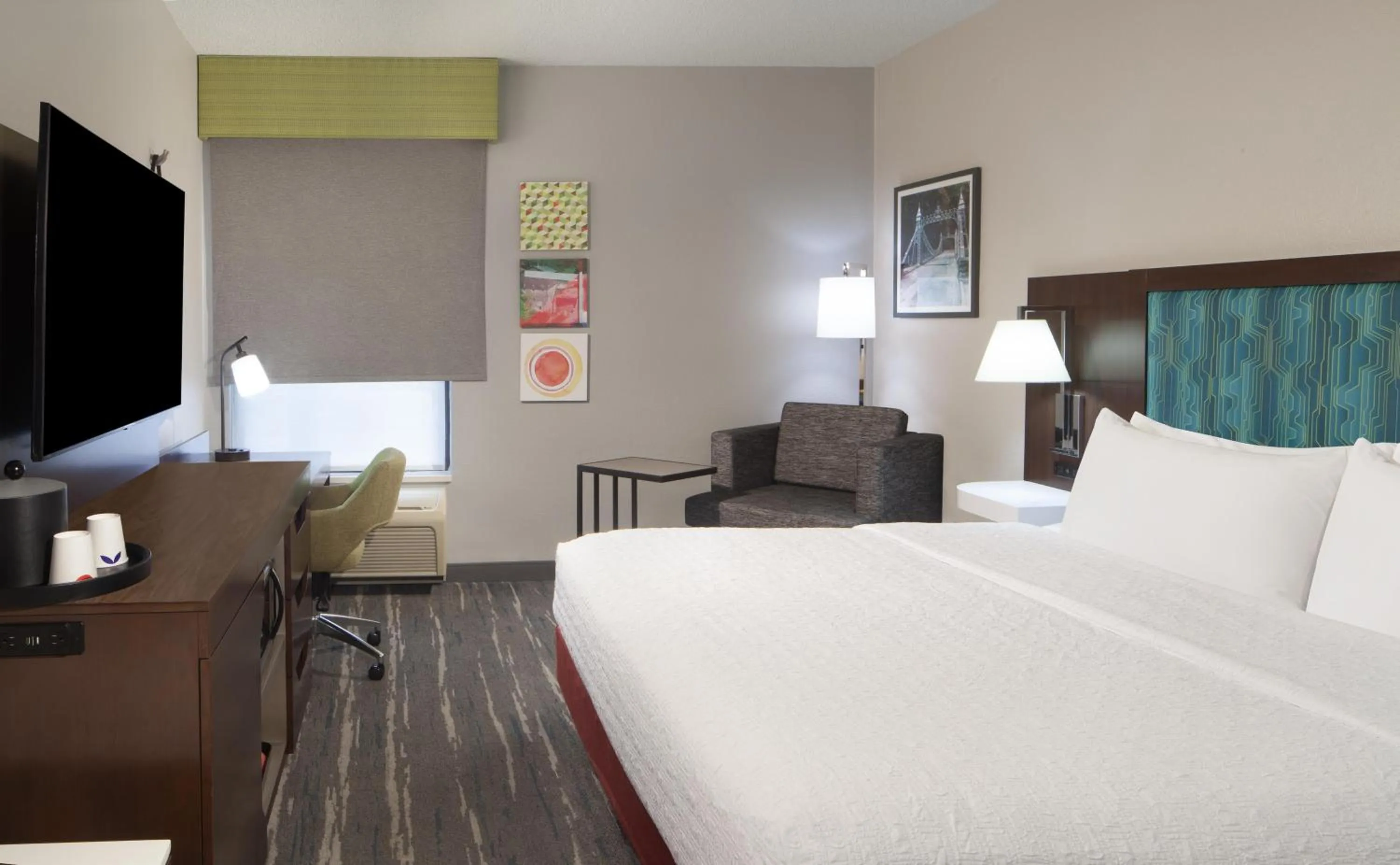 Bed in Hampton Inn Youngstown/Boardman