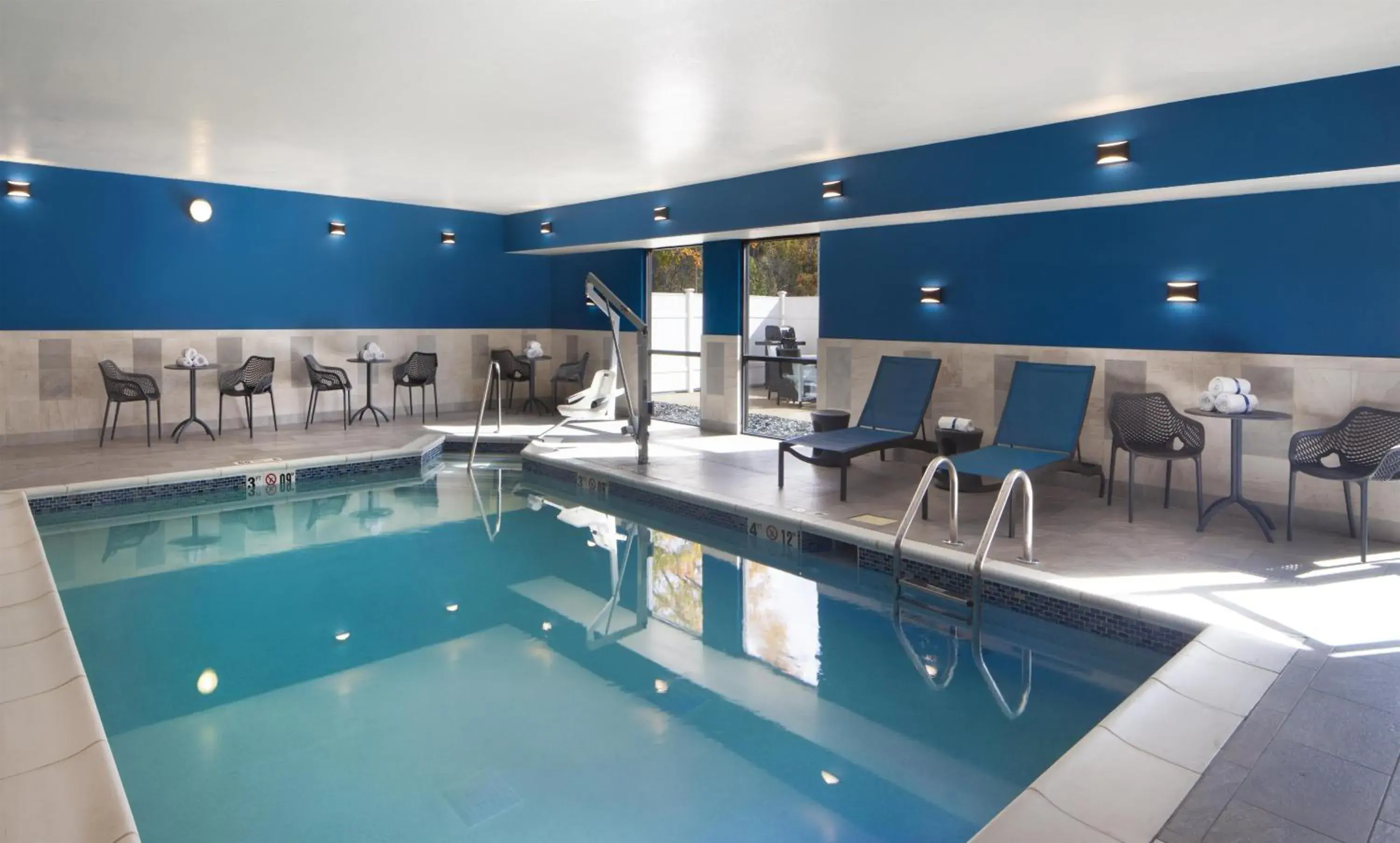 Pool view in Hampton Inn Youngstown/Boardman Pool view in Hampton Inn Youngstown/Boardman