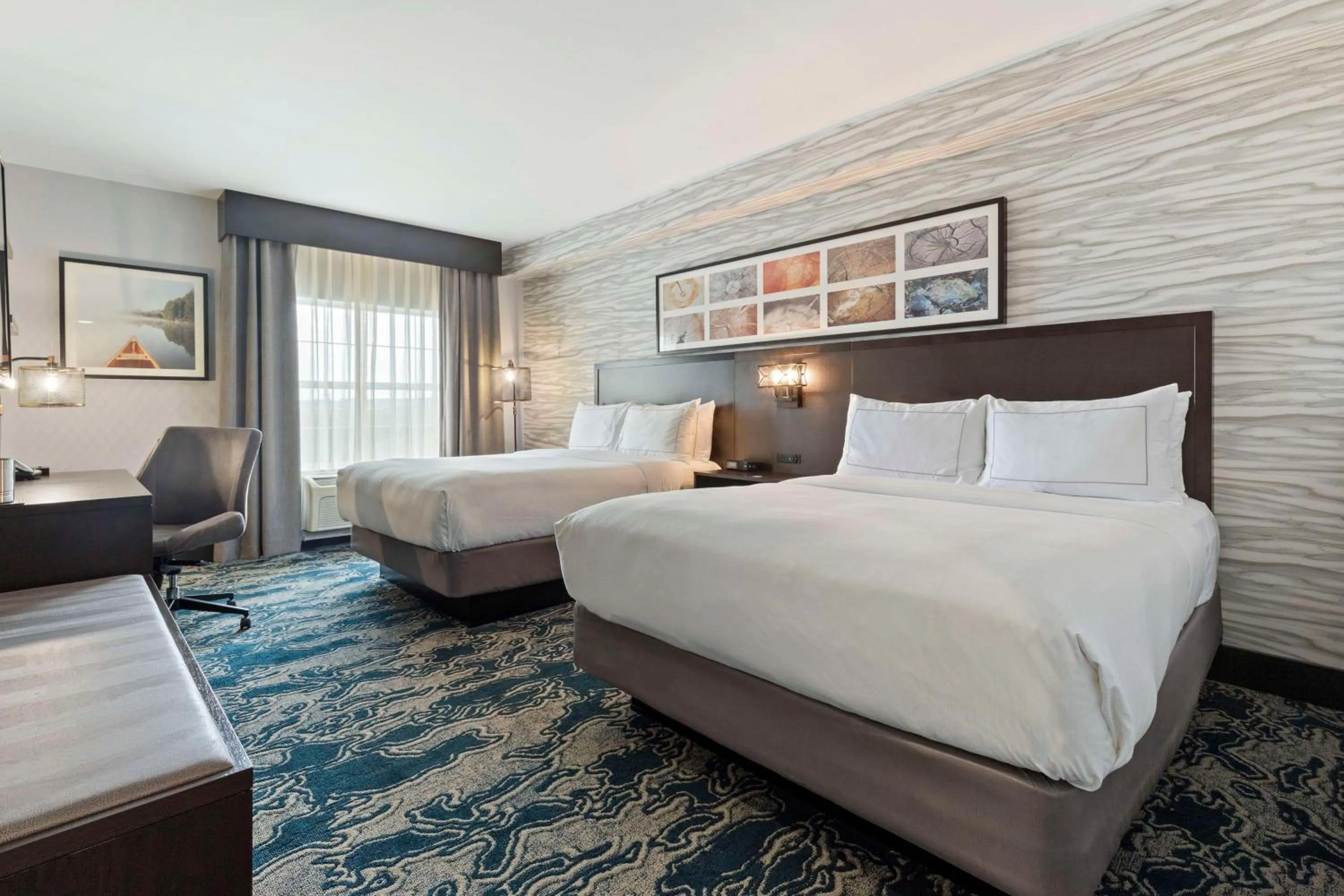 Bed in Doubletree By Hilton Front Royal Blue Ridge Shadows