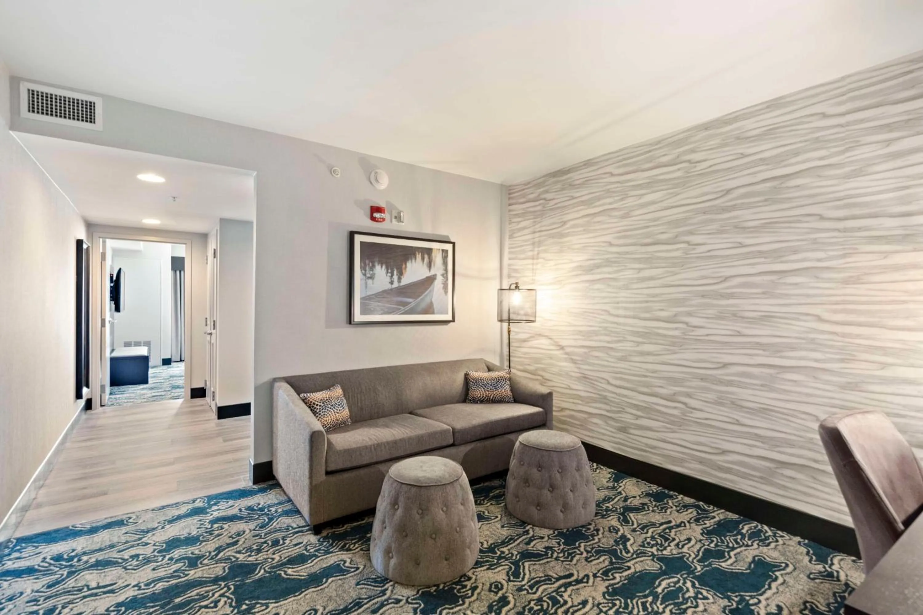 Living room in Doubletree By Hilton Front Royal Blue Ridge Shadows