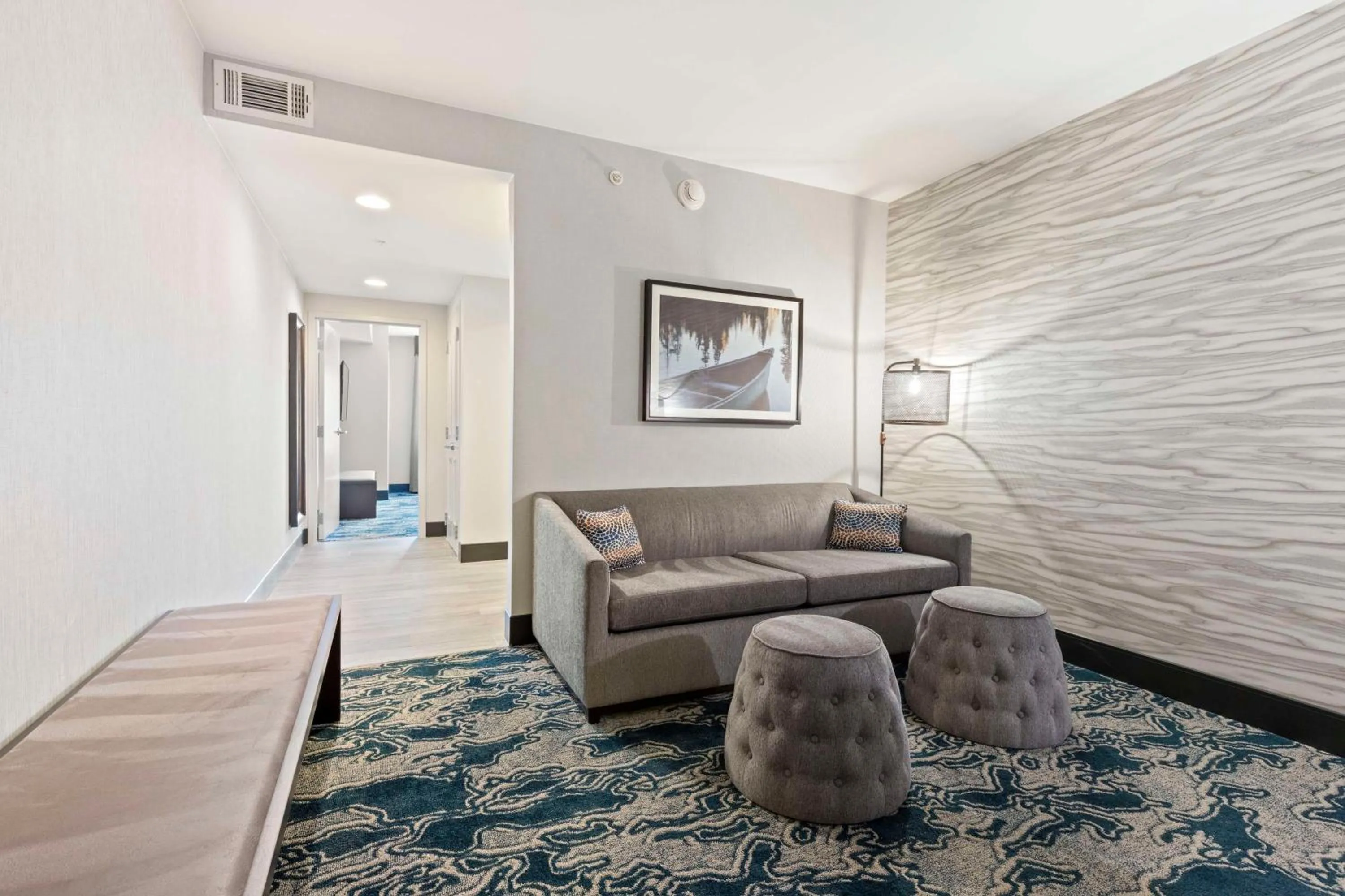 Living room in Doubletree By Hilton Front Royal Blue Ridge Shadows