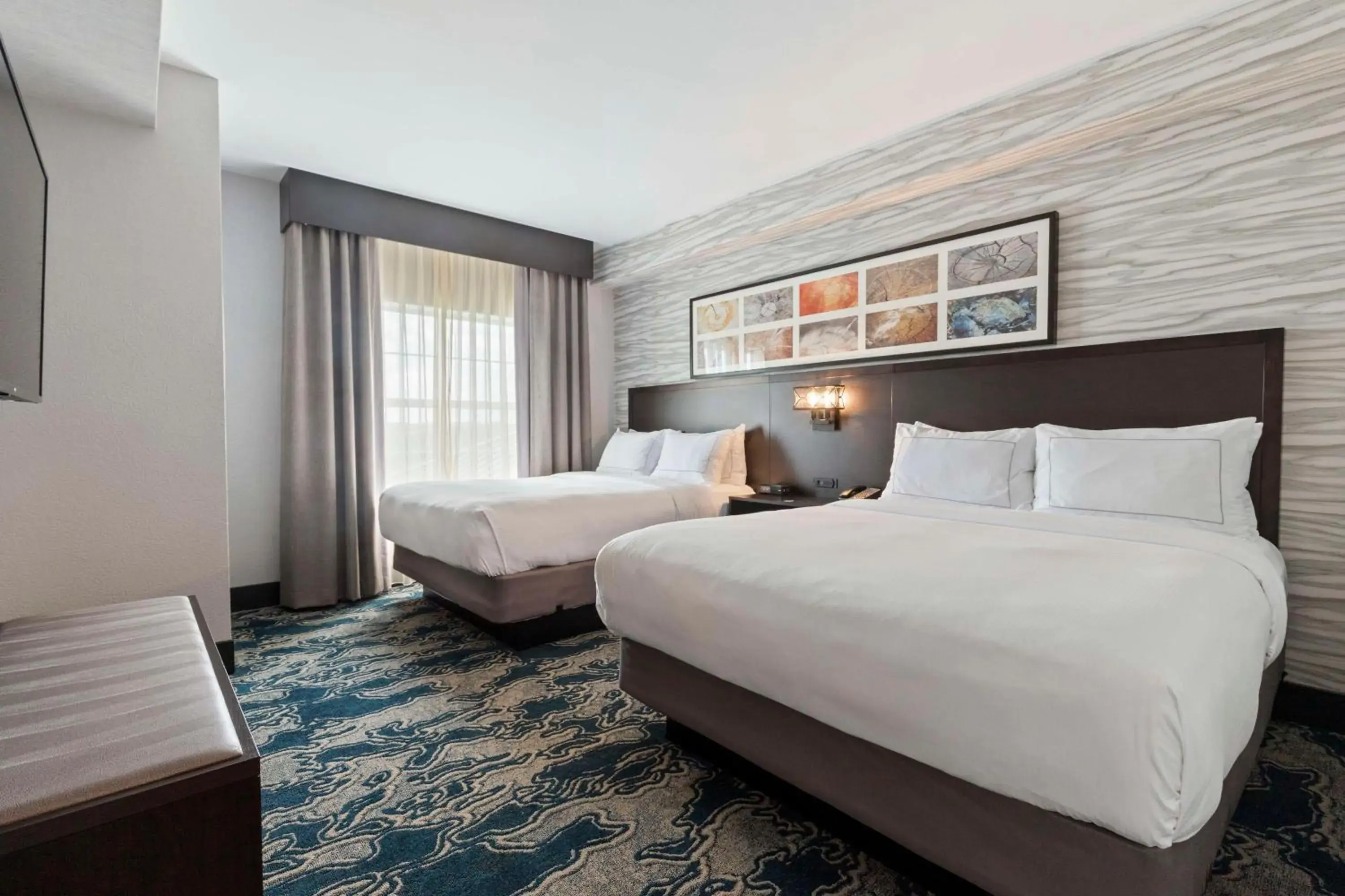 Bed in Doubletree By Hilton Front Royal Blue Ridge Shadows Bed in Doubletree By Hilton Front Royal Blue Ridge Shadows