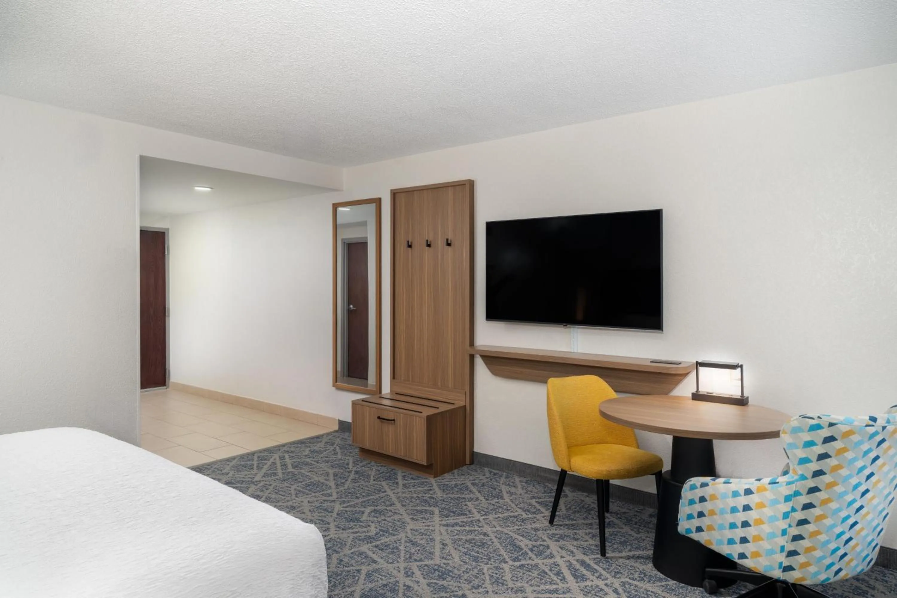 Bedroom, Bed in Hampton Inn Marietta