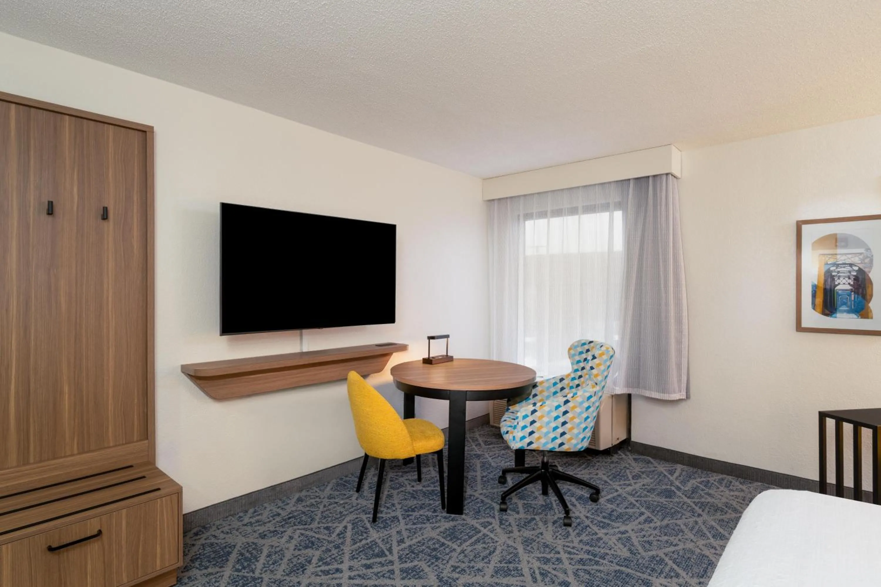 Bedroom in Hampton Inn Marietta