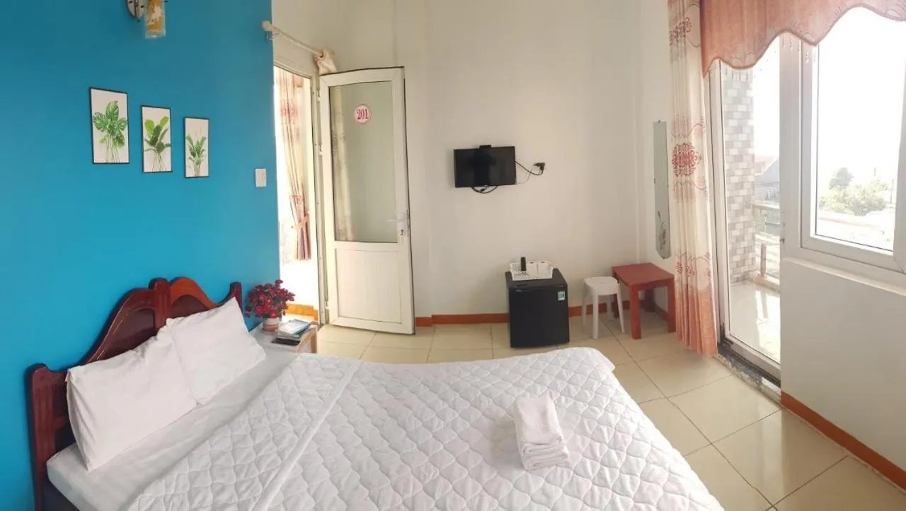 Property building, Bed in Ly Tri Ly Son Hotel