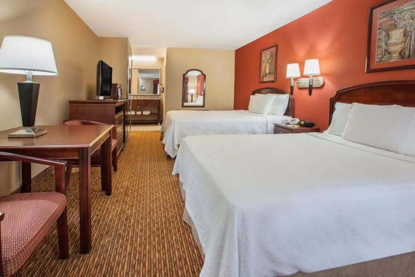 Bed in Days Inn & Suites by Wyndham Tyler