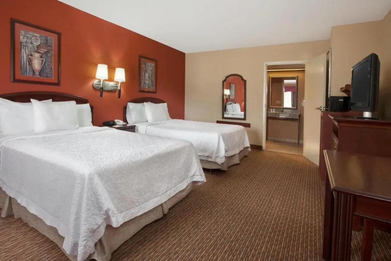 Bed in Days Inn & Suites by Wyndham Tyler Bed in Days Inn & Suites by Wyndham Tyler