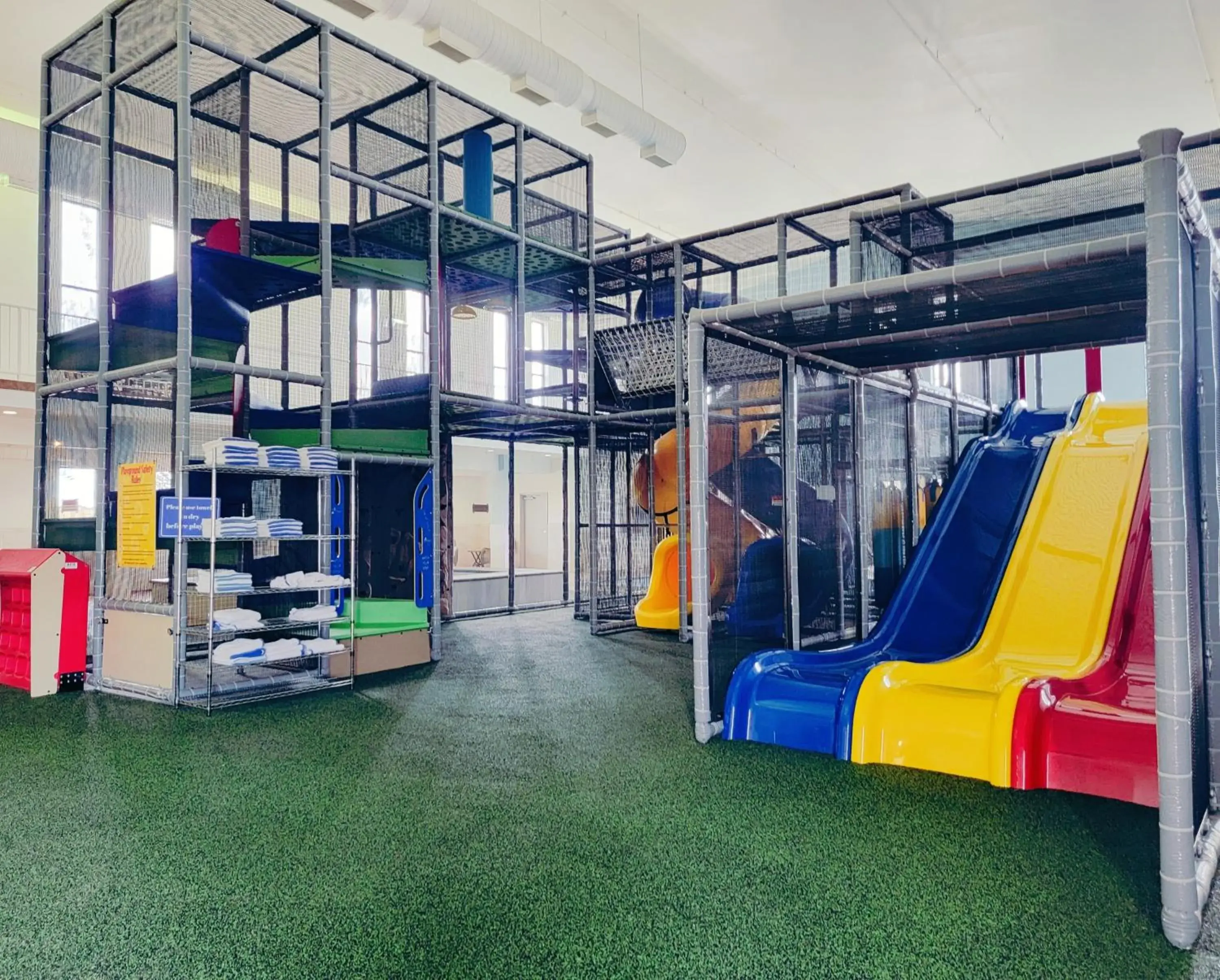 Swimming pool in Holiday Inn Express Hotel & Suites Sioux Falls-Brandon by IHG Swimming pool in Holiday Inn Express Hotel & Suites Sioux Falls-Brandon by IHG