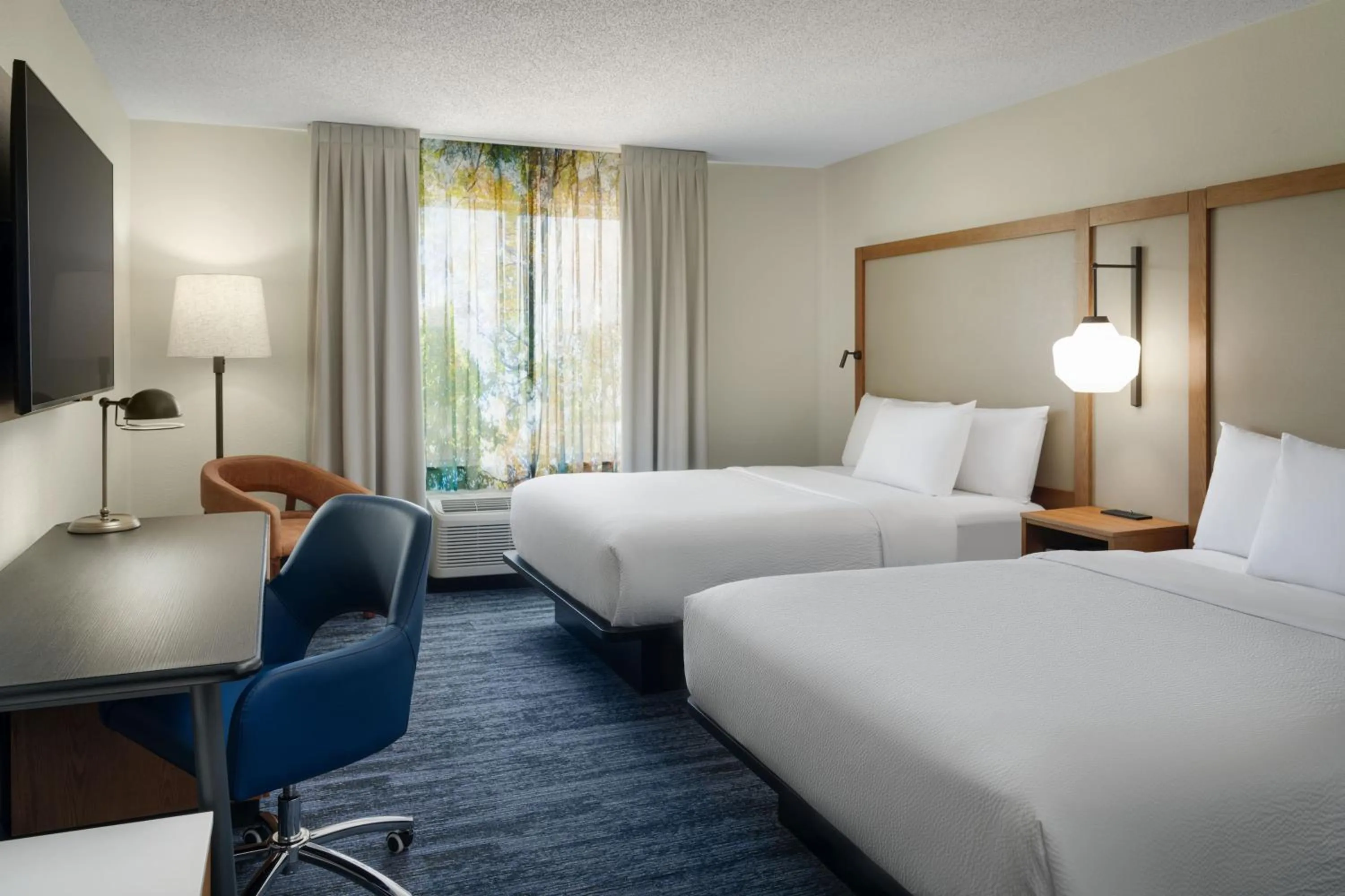 Photo of the whole room, Bed in Fairfield Inn and Suites by Marriott Birmingham / Bessemer