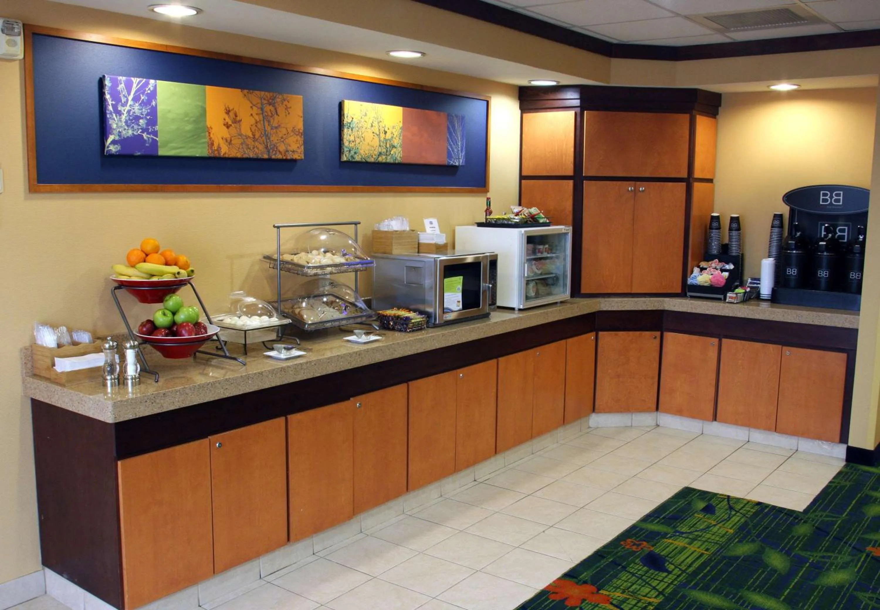 Restaurant/places to eat in Fairfield Inn and Suites by Marriott Marion