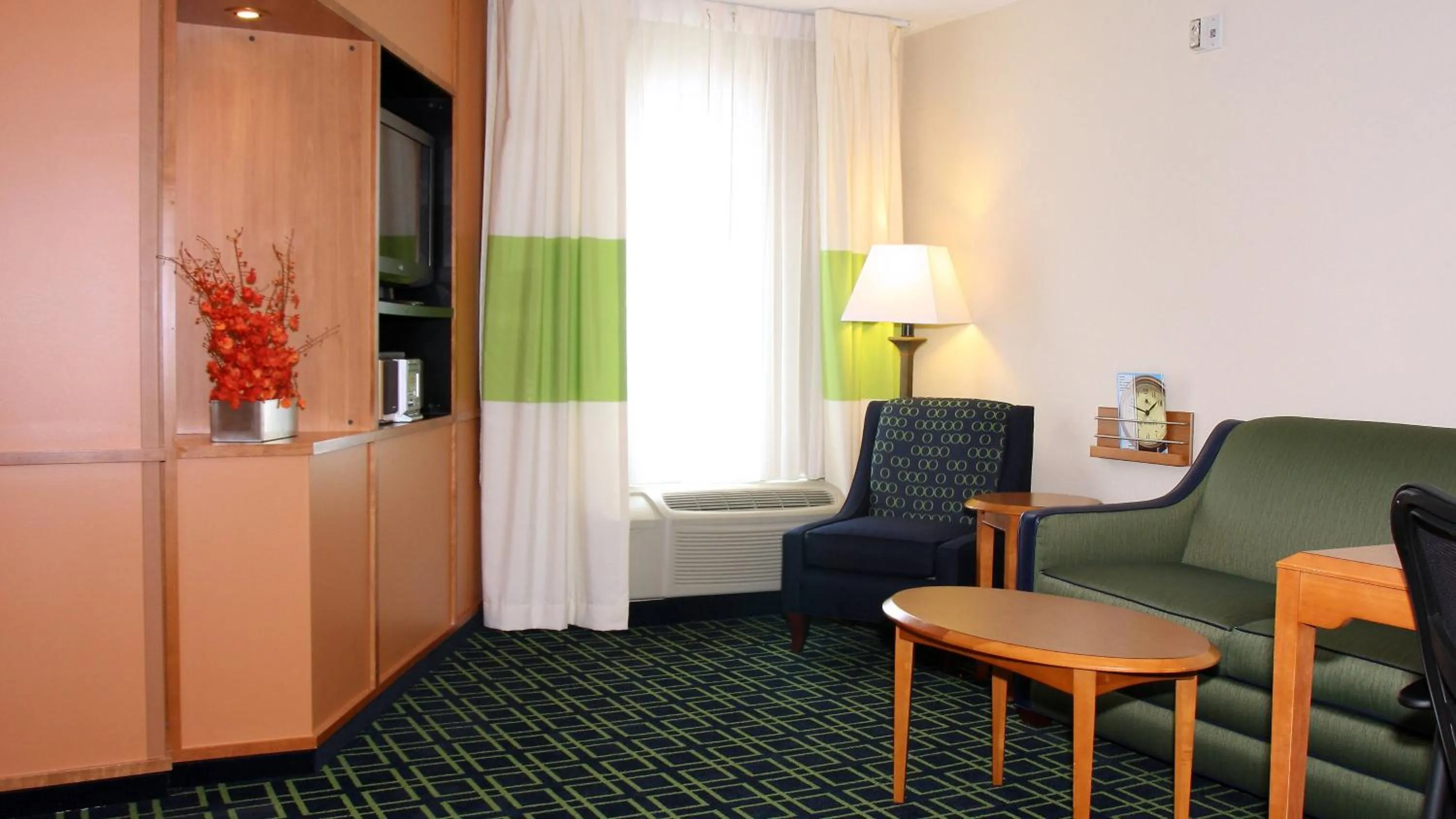 Living room in Fairfield Inn and Suites by Marriott Marion