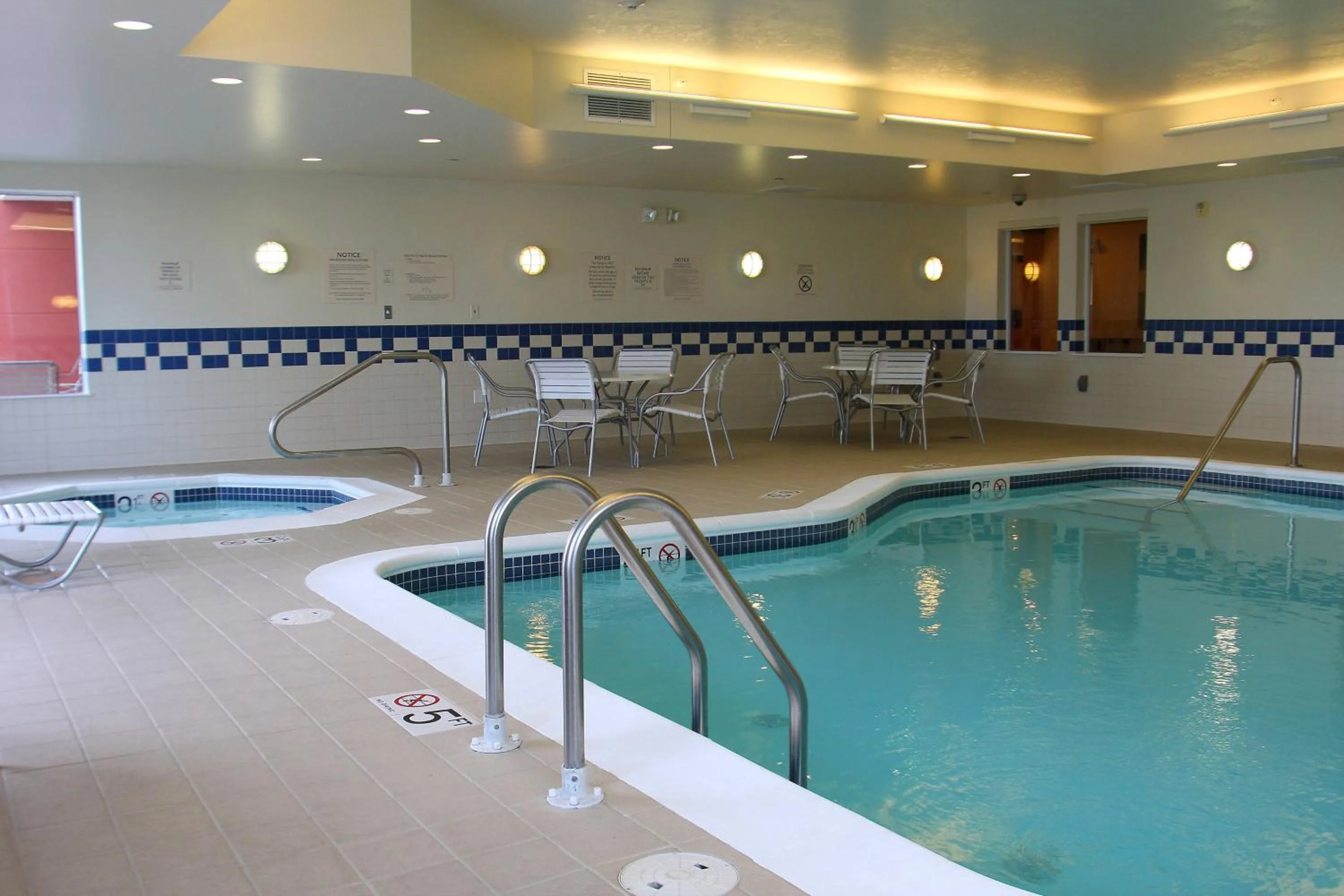 Swimming pool in Fairfield Inn and Suites by Marriott Marion