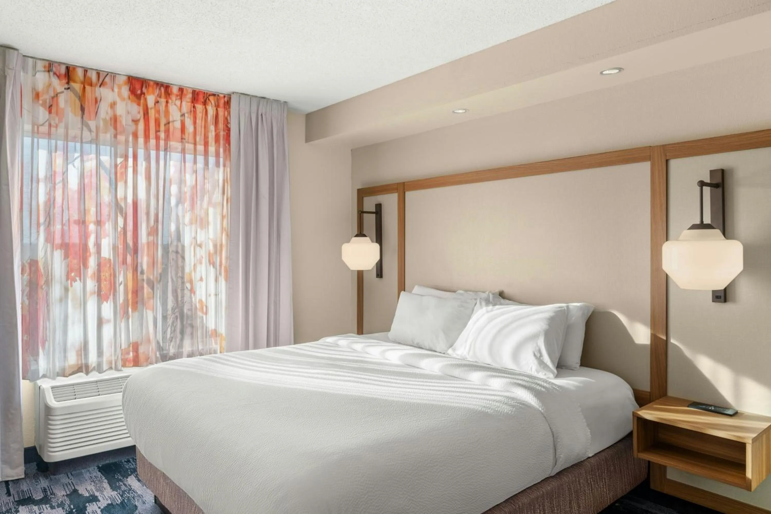 Photo of the whole room, Bed in Fairfield Inn and Suites by Marriott Marion