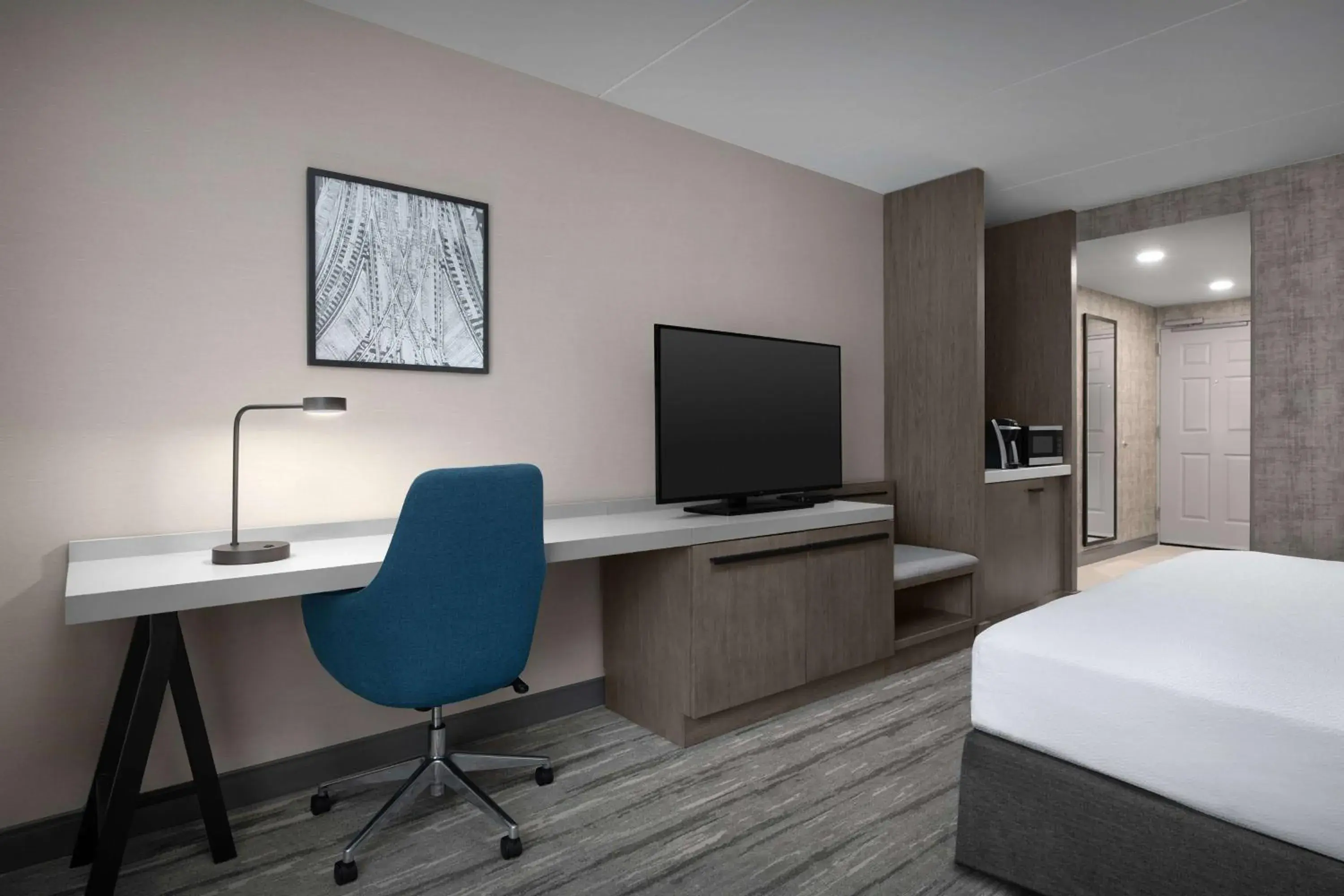 King Room - Hearing Access in Hilton Garden Inn West Lafayette Wabash Landing King Room - Hearing Access in Hilton Garden Inn West Lafayette Wabash Landing