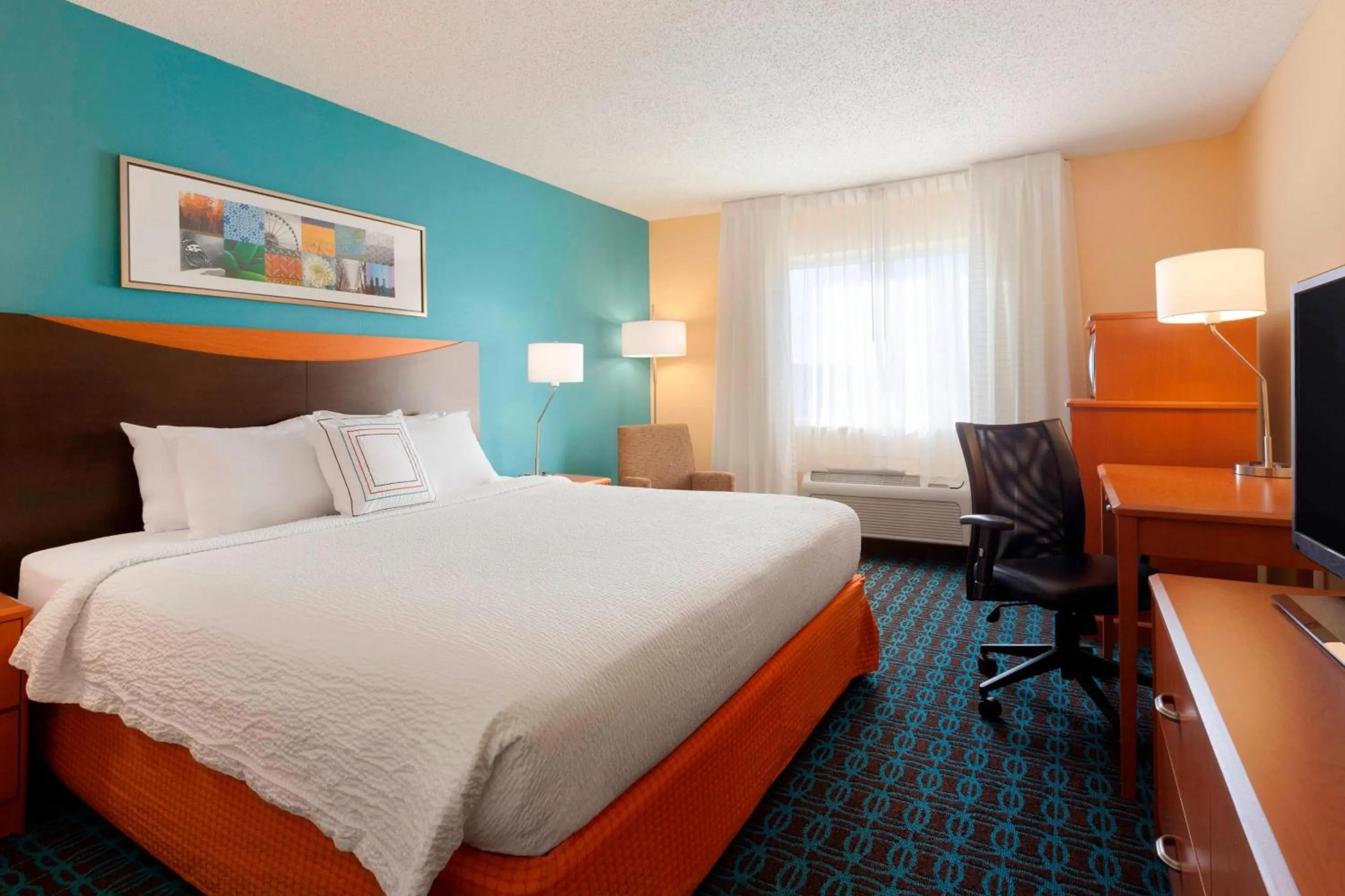 Photo of the whole room, Bed in Fairfield Inn & Suites Longview