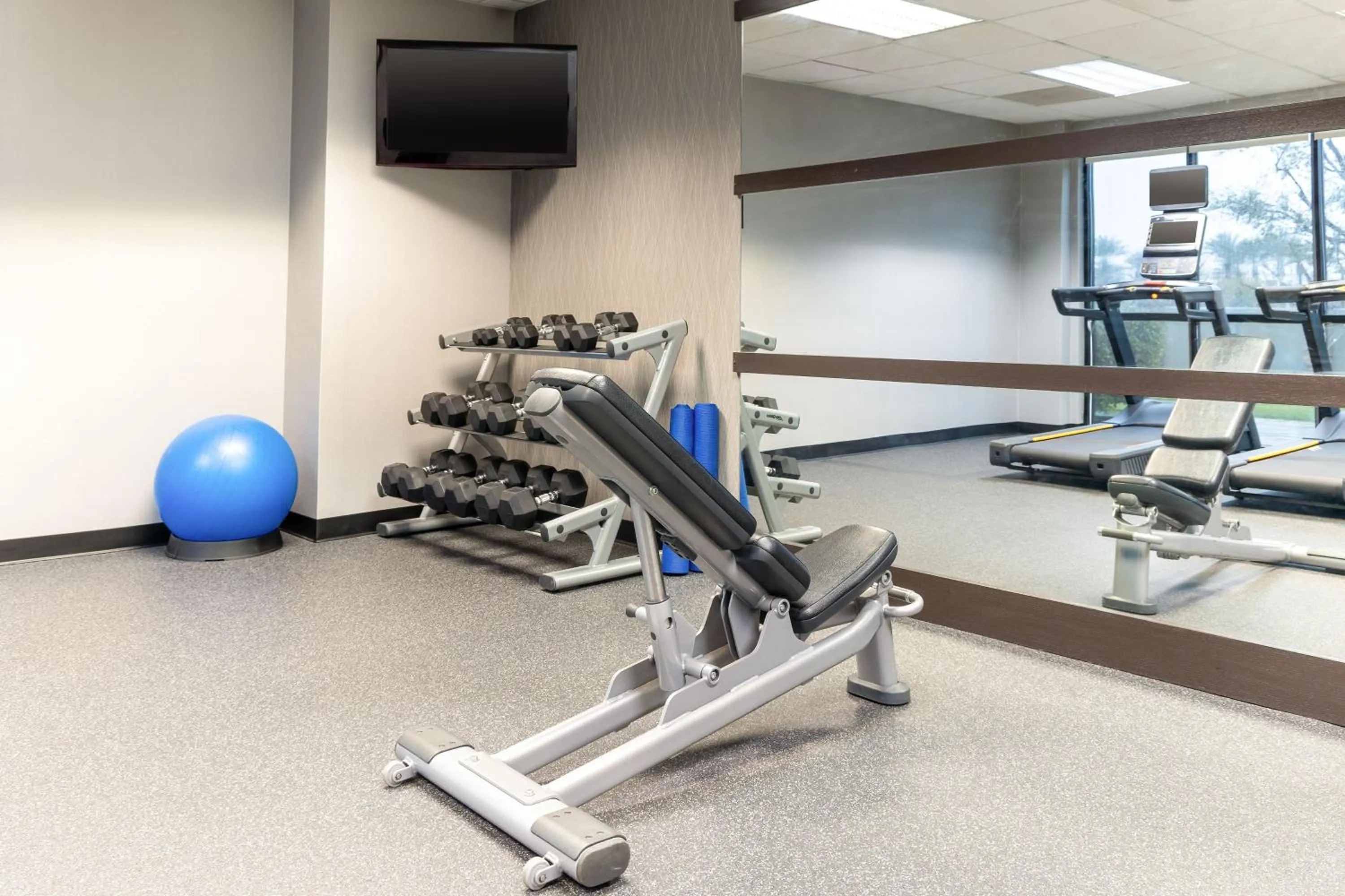 Fitness centre/facilities in Courtyard by Marriott Ontario Rancho Cucamonga
